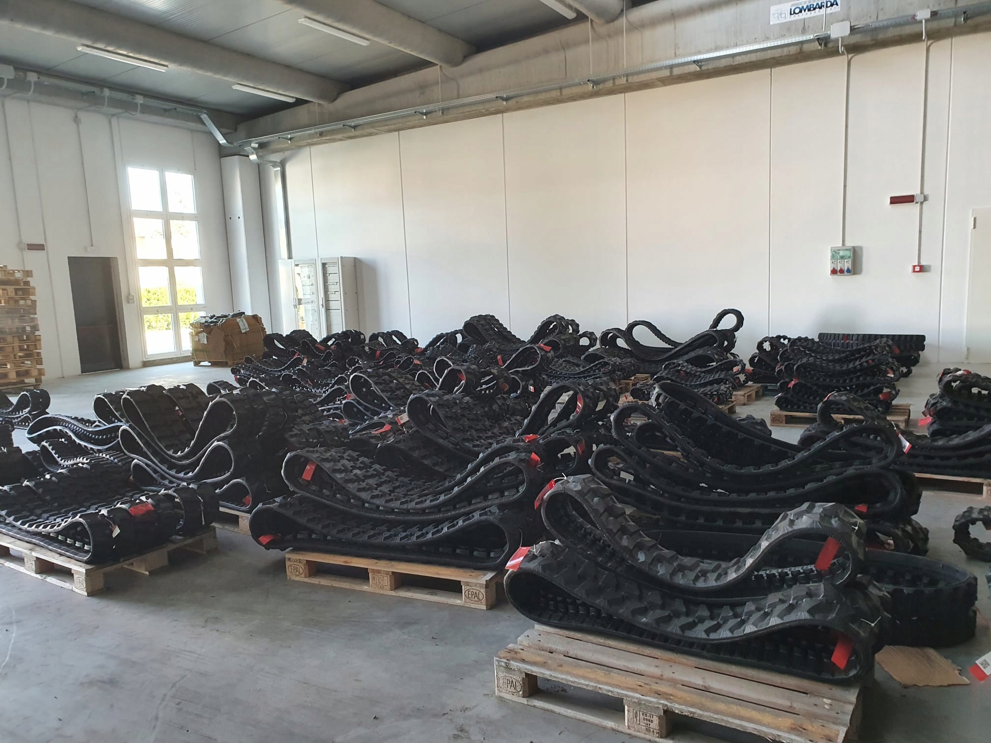 300x52,5x78W - Резиновая гусеница 230x48x62 итальянское качество