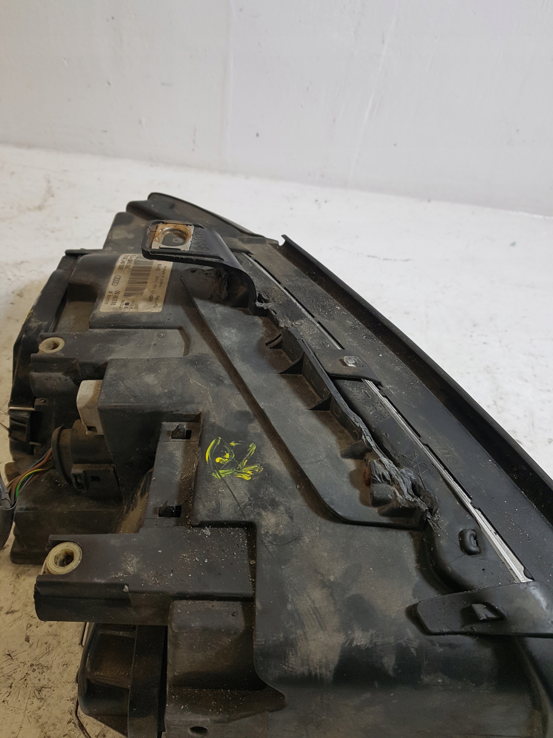 light left front AUDI A4 B6 XENON 8E0941003S