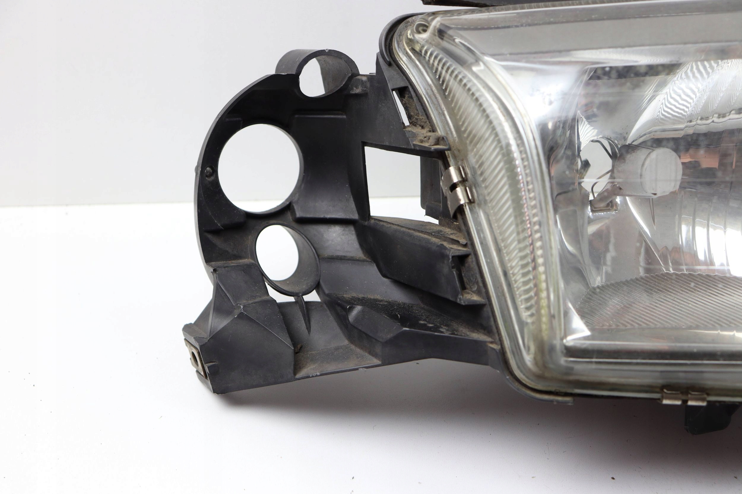 VOLVO S80 and LIFT light front right front EUROPA
