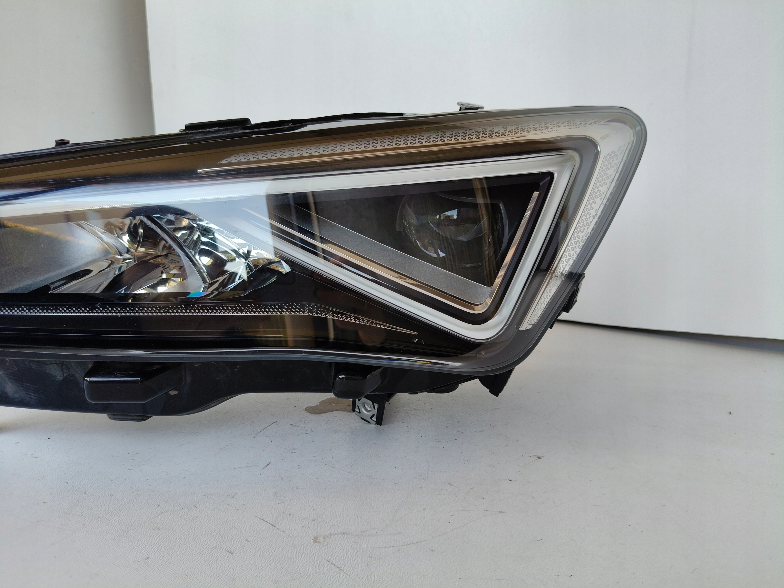 light left REFLEKTOR SEAT TARRACO18- 5FJ FULL LED