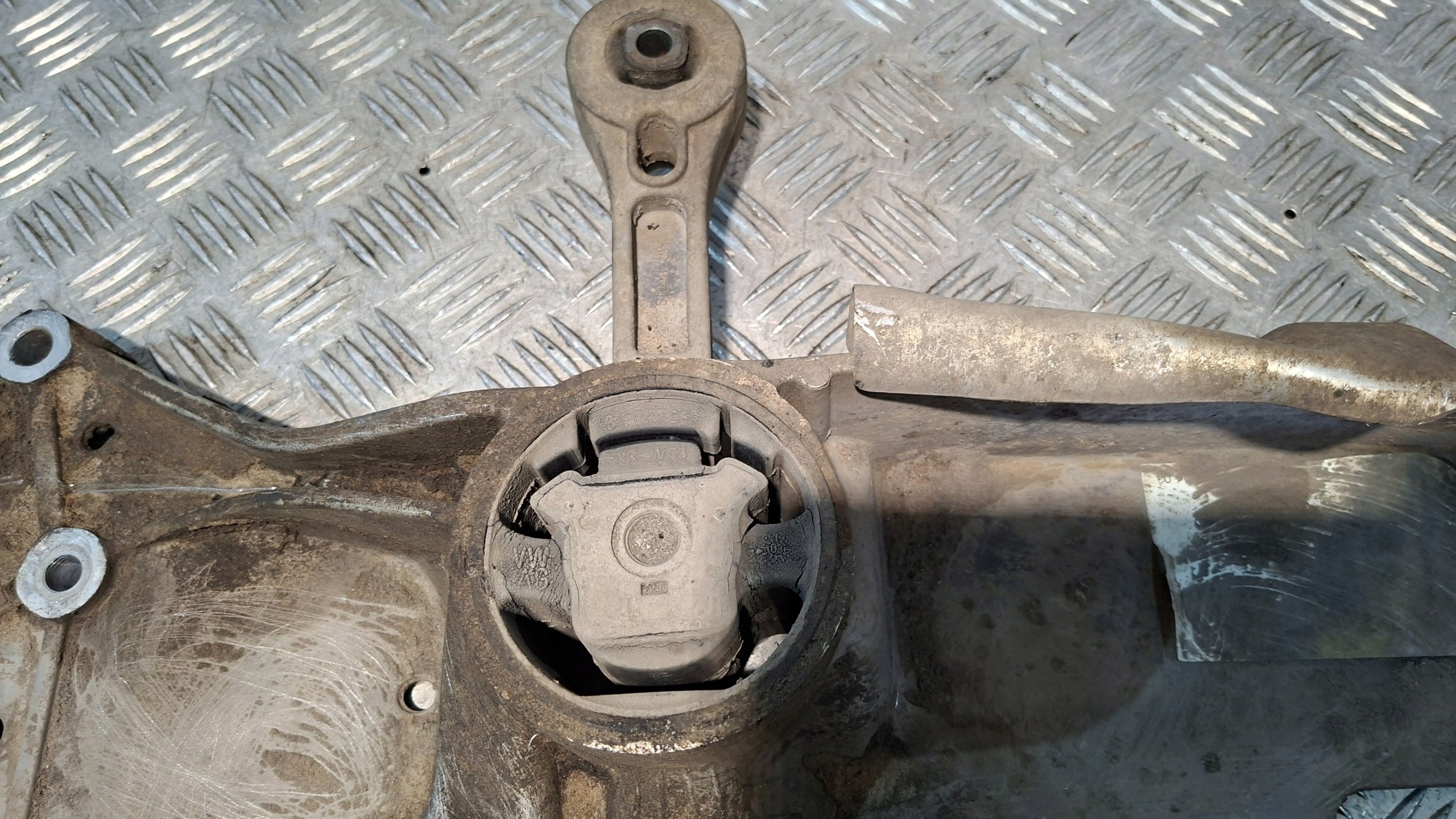axle beam front VW TOURAN 1.6