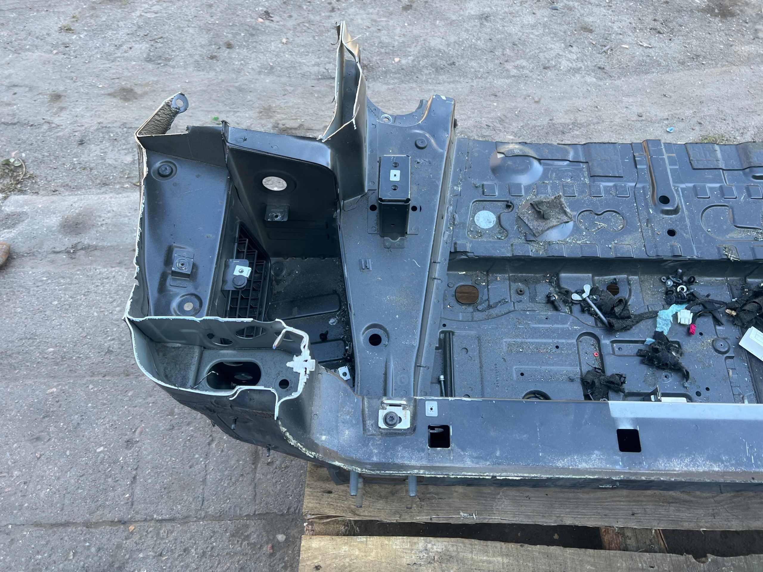 BMW X5 E70 475/9 rear panel rear part sump pillar rear. rear part