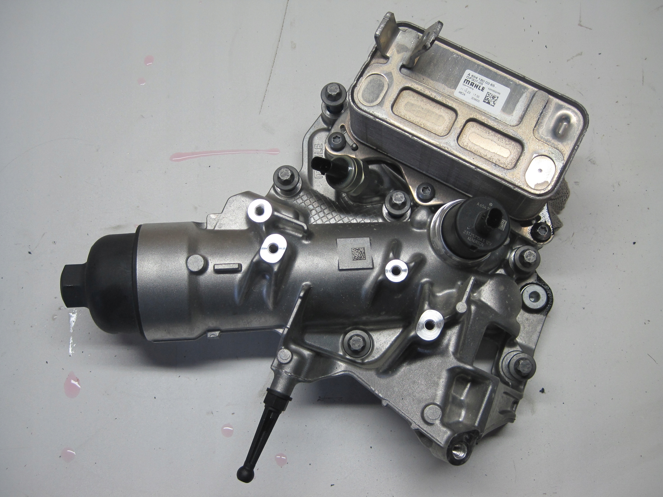 Ölfiltergehäuse MERCEDES GLC 2,0CDI A6541800365