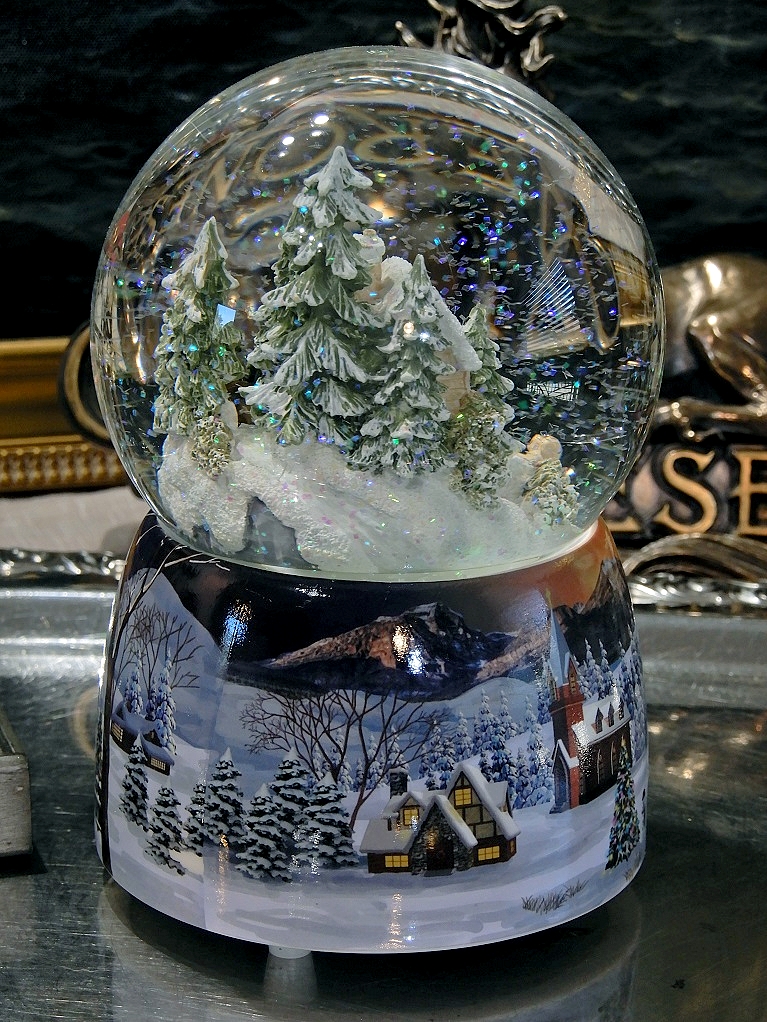 KULA ŚWIĄTECZNA POZYTYWKA CHOINKA DOMEK W LESIE 2 Marka inna