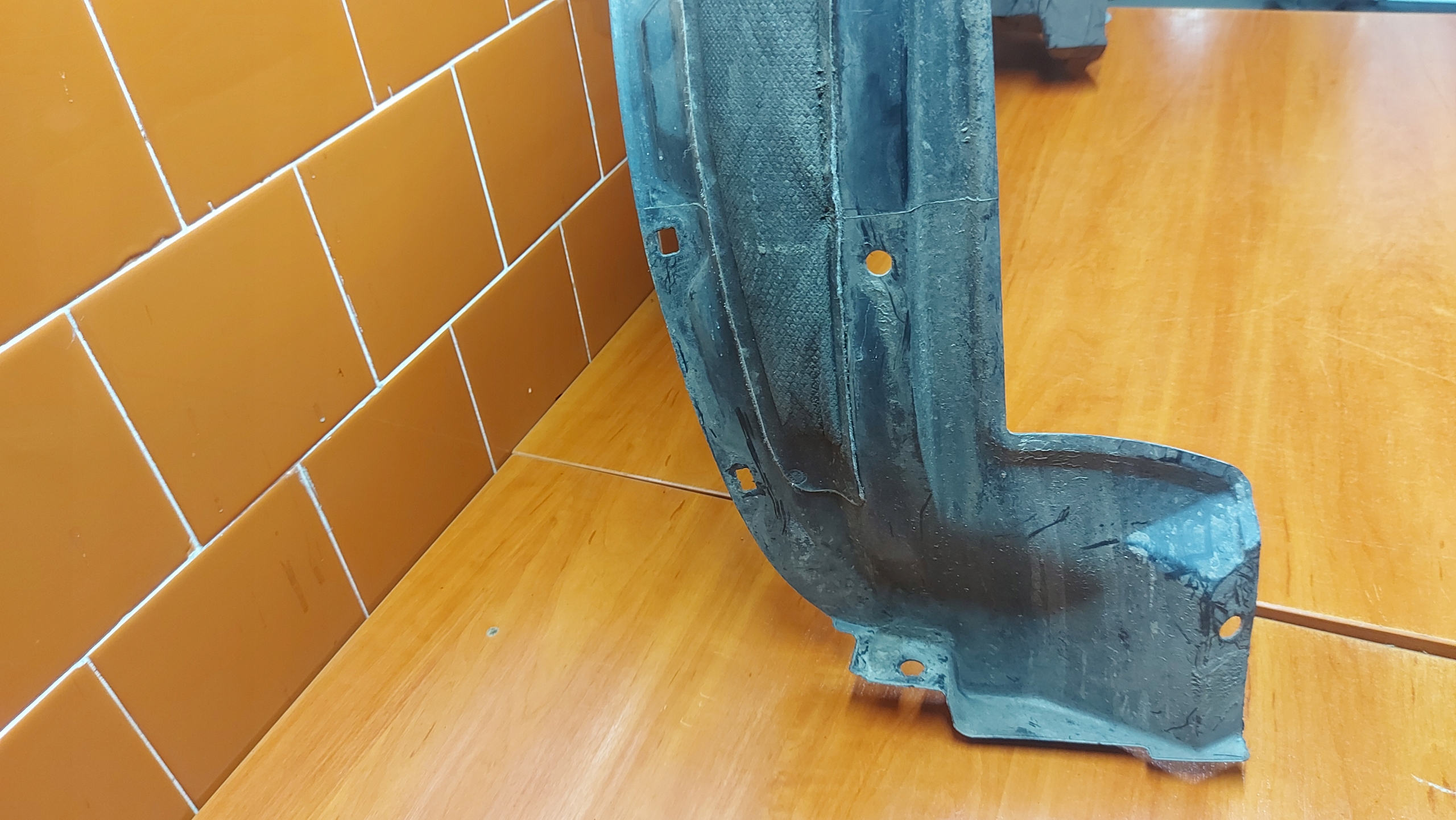 mudguard left left front front TOYOTA AURIS and 06-12
