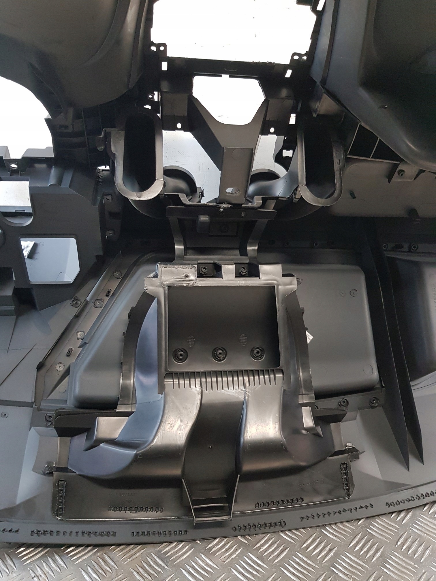 dashboard instrument panel cockpit + KRATKI air conditioning devices + passenger compartment DACIA DOKKER 18R
