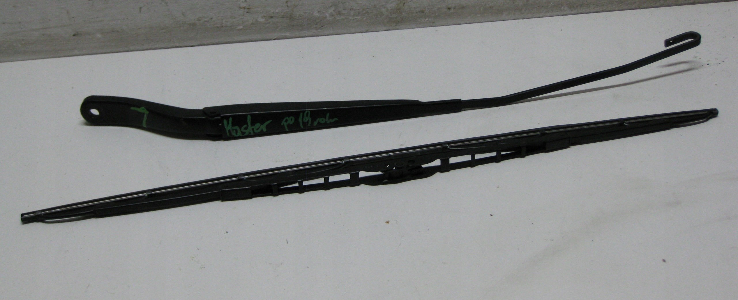 RENAULT MASTER III LIFT wiper arm left front front 8200734776