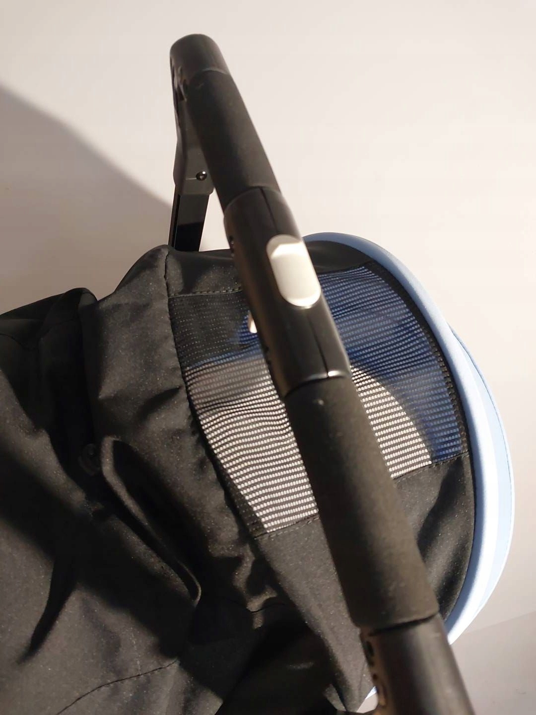 PEG PEREGO TAK LEKKI I KOMPAKTOWY WÓZEK SPACEROWY Głębokość produktu po złożeniu 30 cm