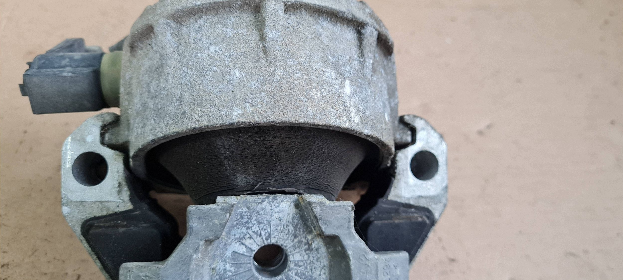A7 4G engine mount right front 3.0 TDI CDU CLA 4G0199381LH A6 C7 4G