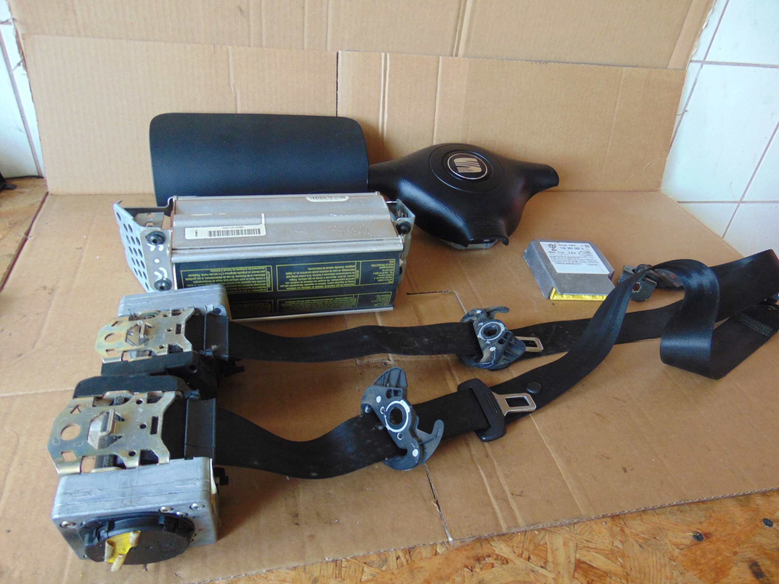 комплект подушки безопасности ремни seat Leon I европа