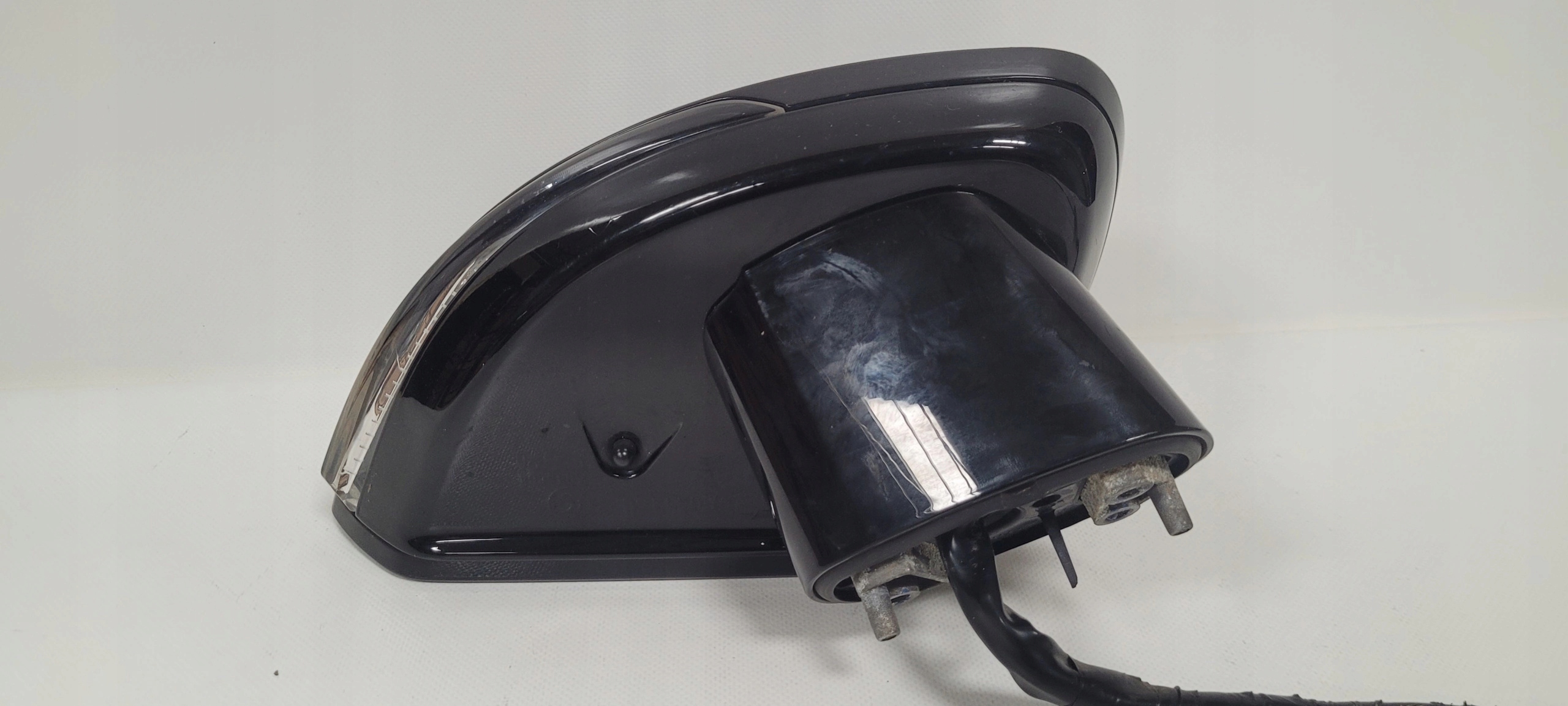 LUSTERKO PRAWE VOLVO V90 S90 16- 14 PIN EUROPA Numer katalogowy części B1/05/259 KAMAX