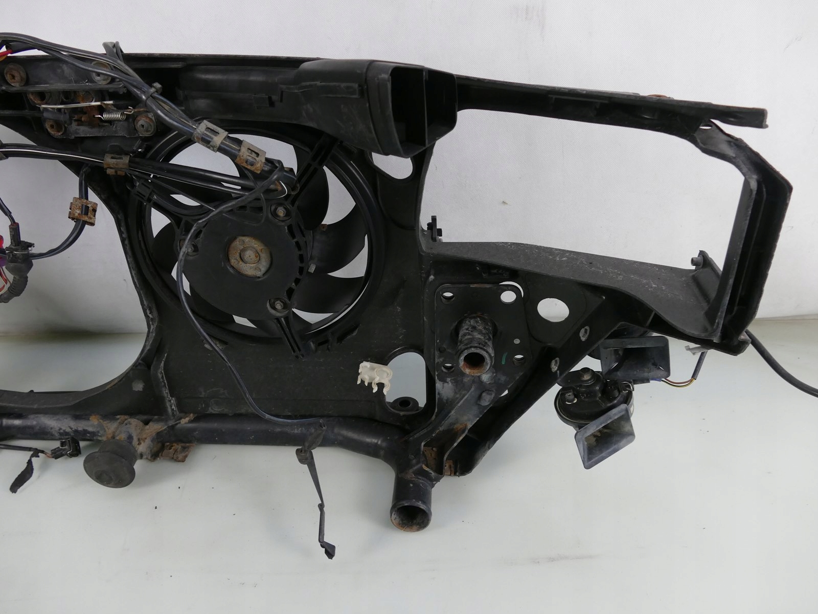 AUDI A4 B5 1.8 B support panel for radiators fan pillar iron 8D0805594