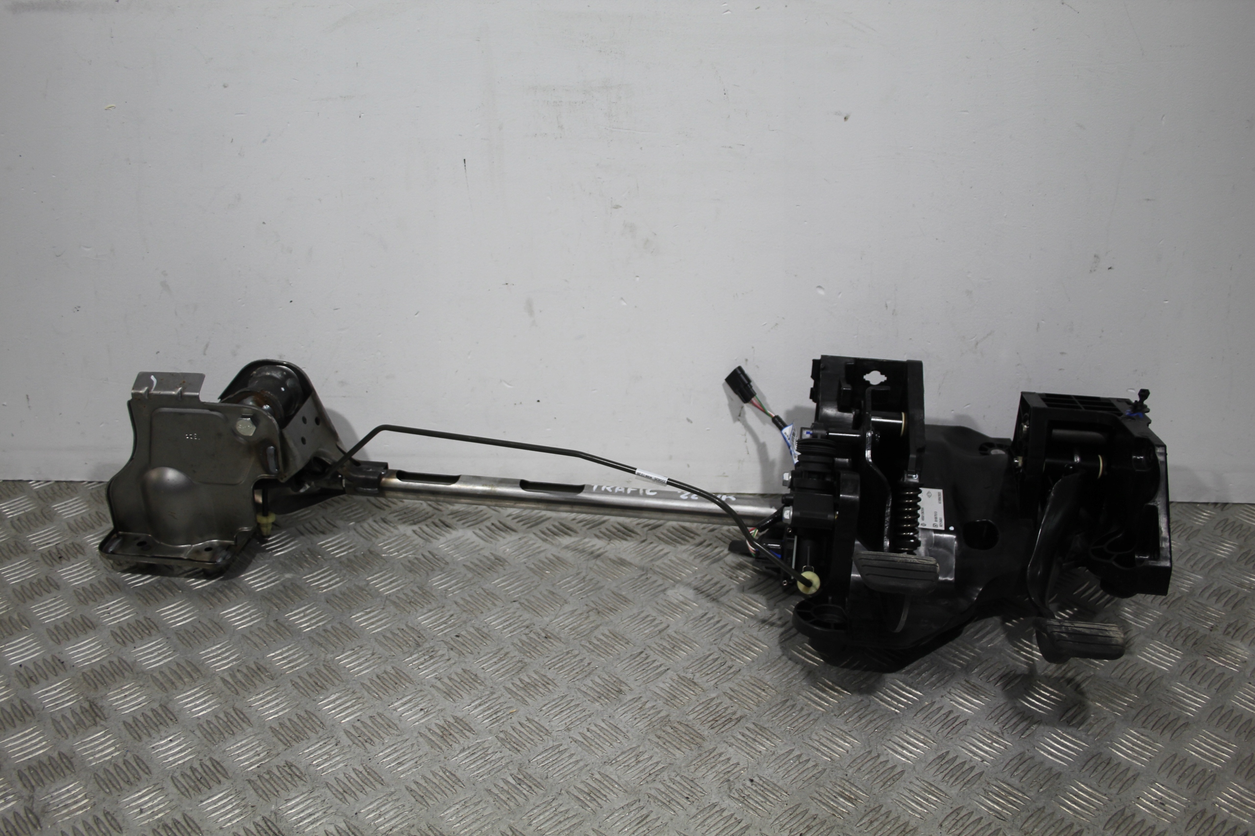 PEDAL BREMSE DER KUPPLUNG TRAFIC IV 4 LIFT 2022