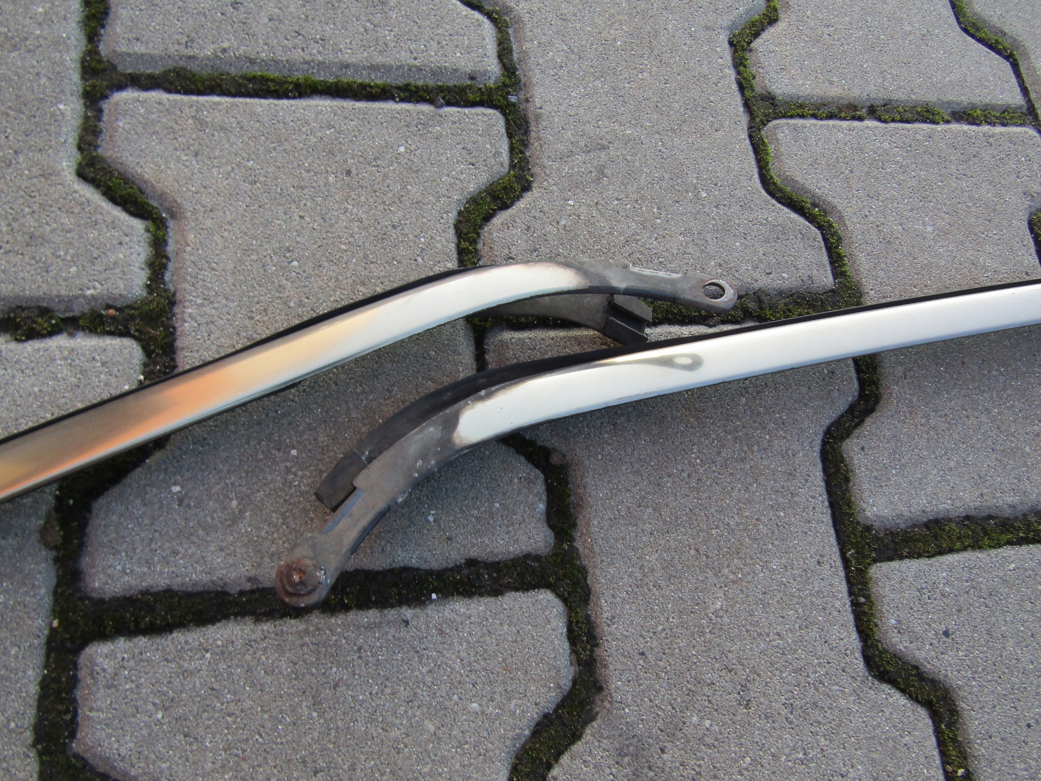 3 MERCEDES W124 LISTWA RAMKA SZYBA TYL OSLONA SZYBA TYLNA CHROM + USZCZELKI Wersja Europejska