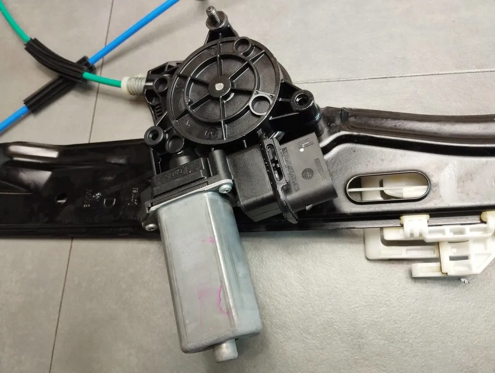 BMW X1 F48 mechanism windows right front 7349514
