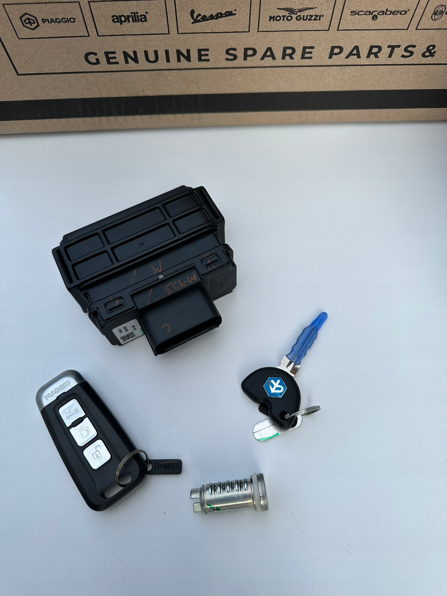 Piaggio MP3 štartovací set počítač diaľkové ovládanie kľúč 530 400 Nový