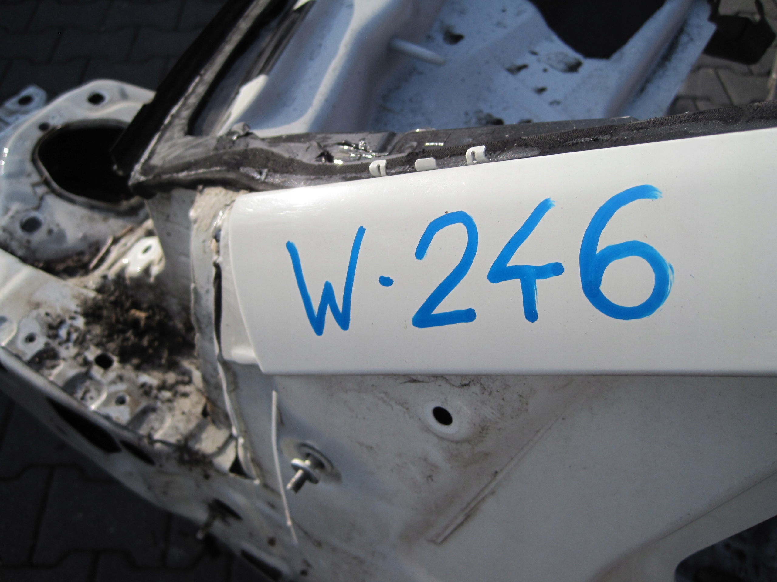 quarter left front MERCEDES B KLASA 246