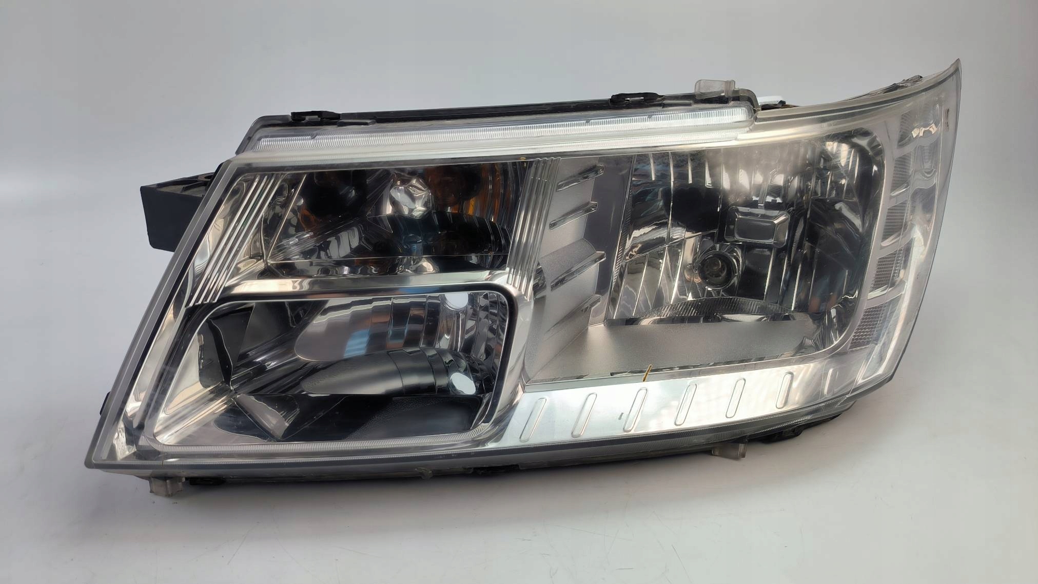 light left front 05067789AC FIAT FREEMONT