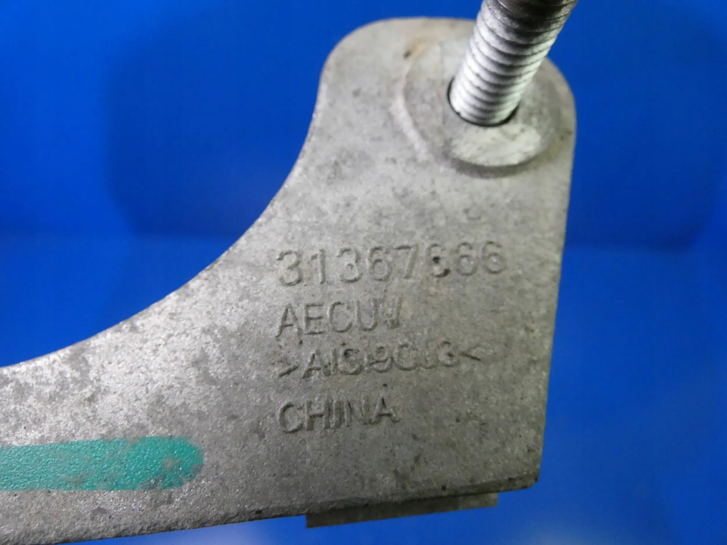 VOLVO XC40 1.5 T3 TURBO Support Demi axe Support