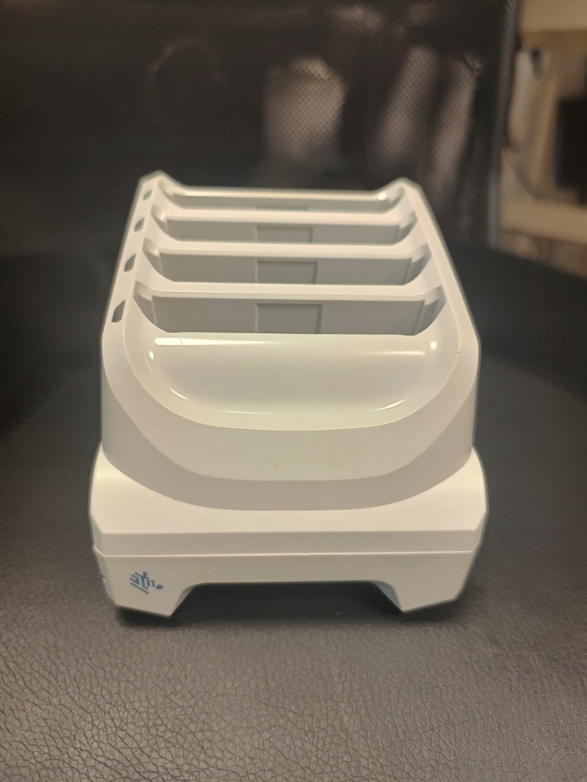 ŁADOWARKA BATERII 4-SLOTOWA DO KOMPUTERA MOBILNEGO ZEBRA TC5X HEALTHCARE Producent Zebra