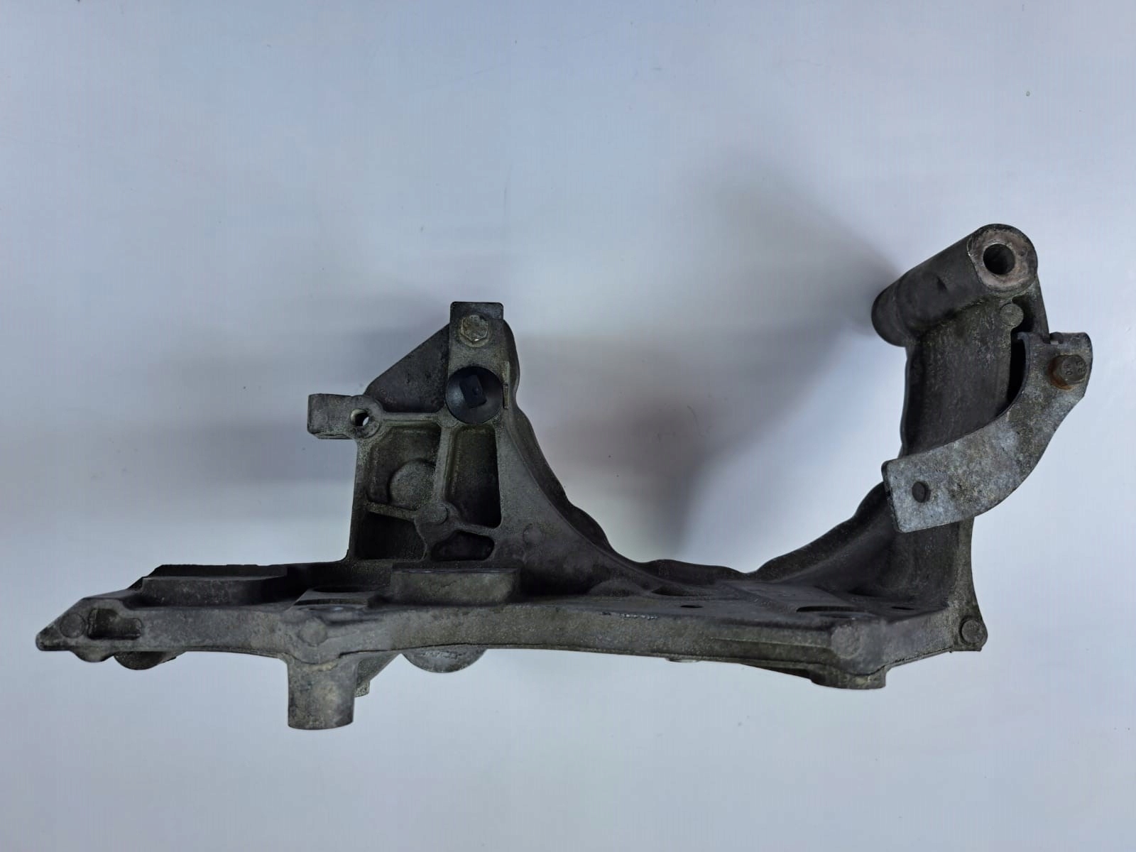 držač POMPY vode RENAULT MASTER III MOVANO B 2.3 DCI 922377470R A