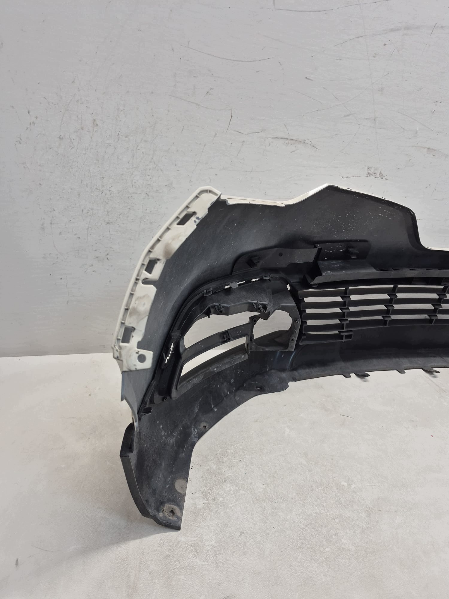 RENAULT CAPTUR and 13- bumper front front grid 620842933R B.LADNY