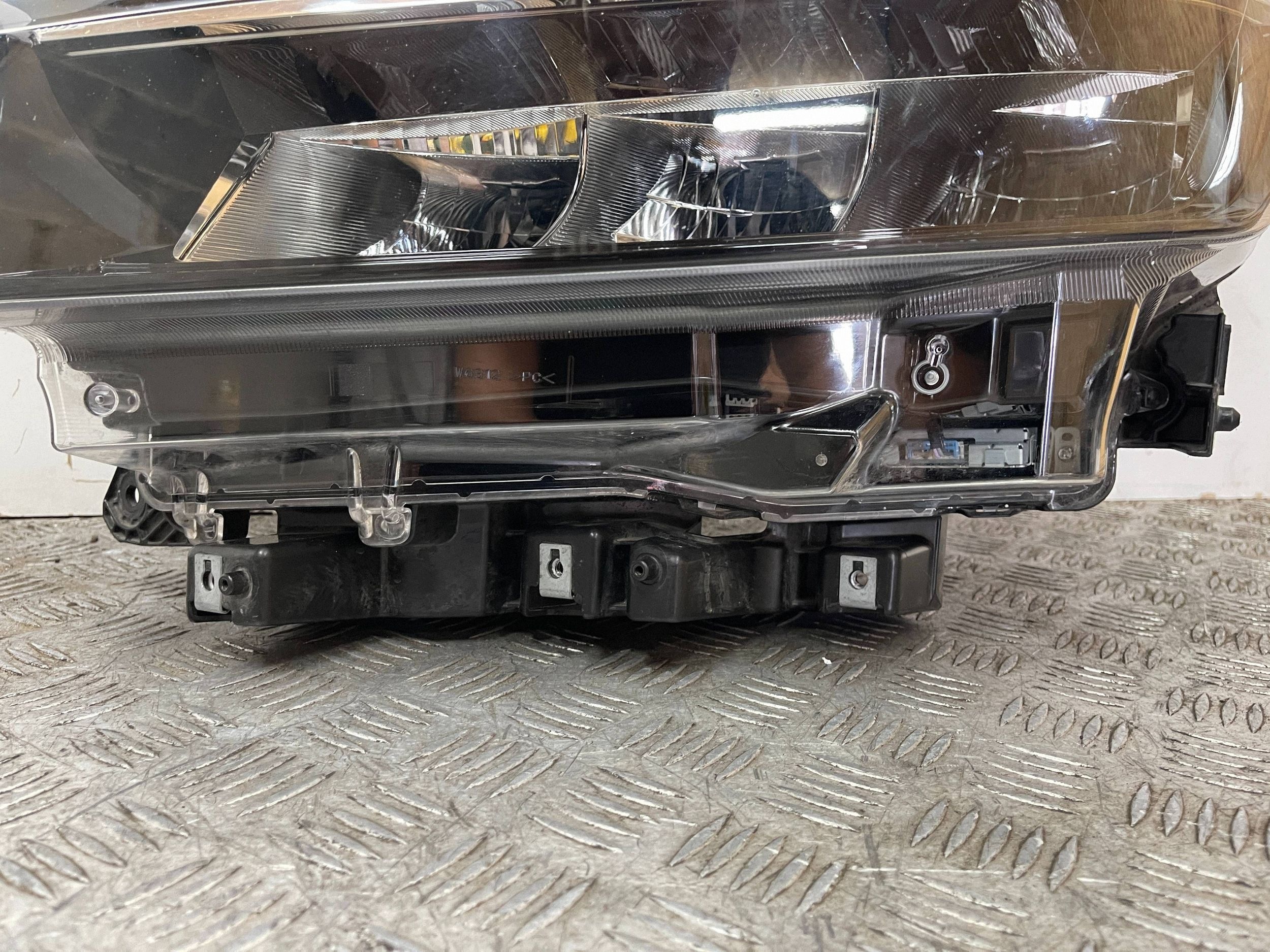 REFLEKTOR light front left SUZUKI SX4 S-CROSS SCROSS II 2 21- FULL LED