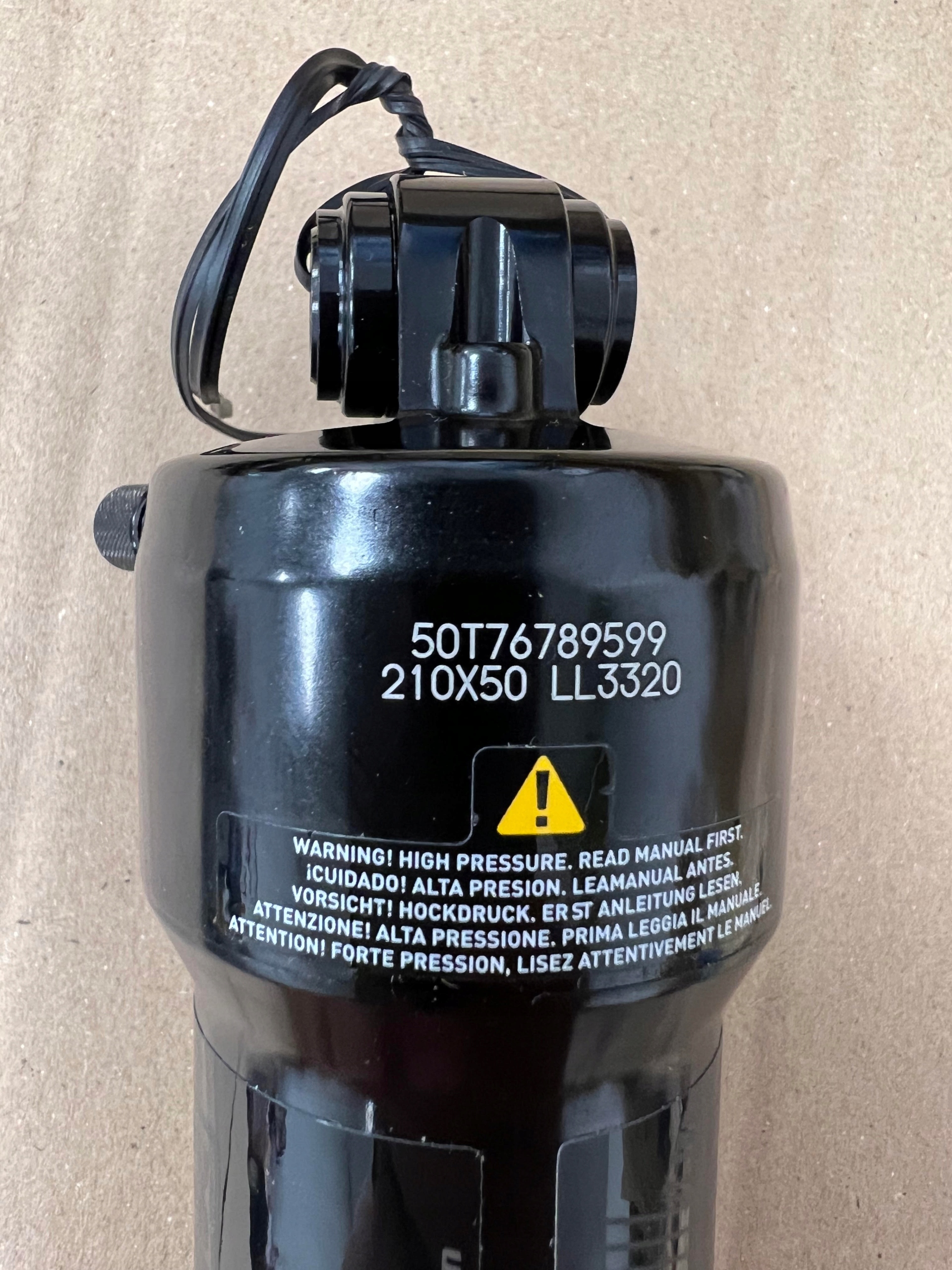 Amortyzator tylny RockShox Deluxe RT 210mm x 50mm EAN (GTIN) 8884390327761