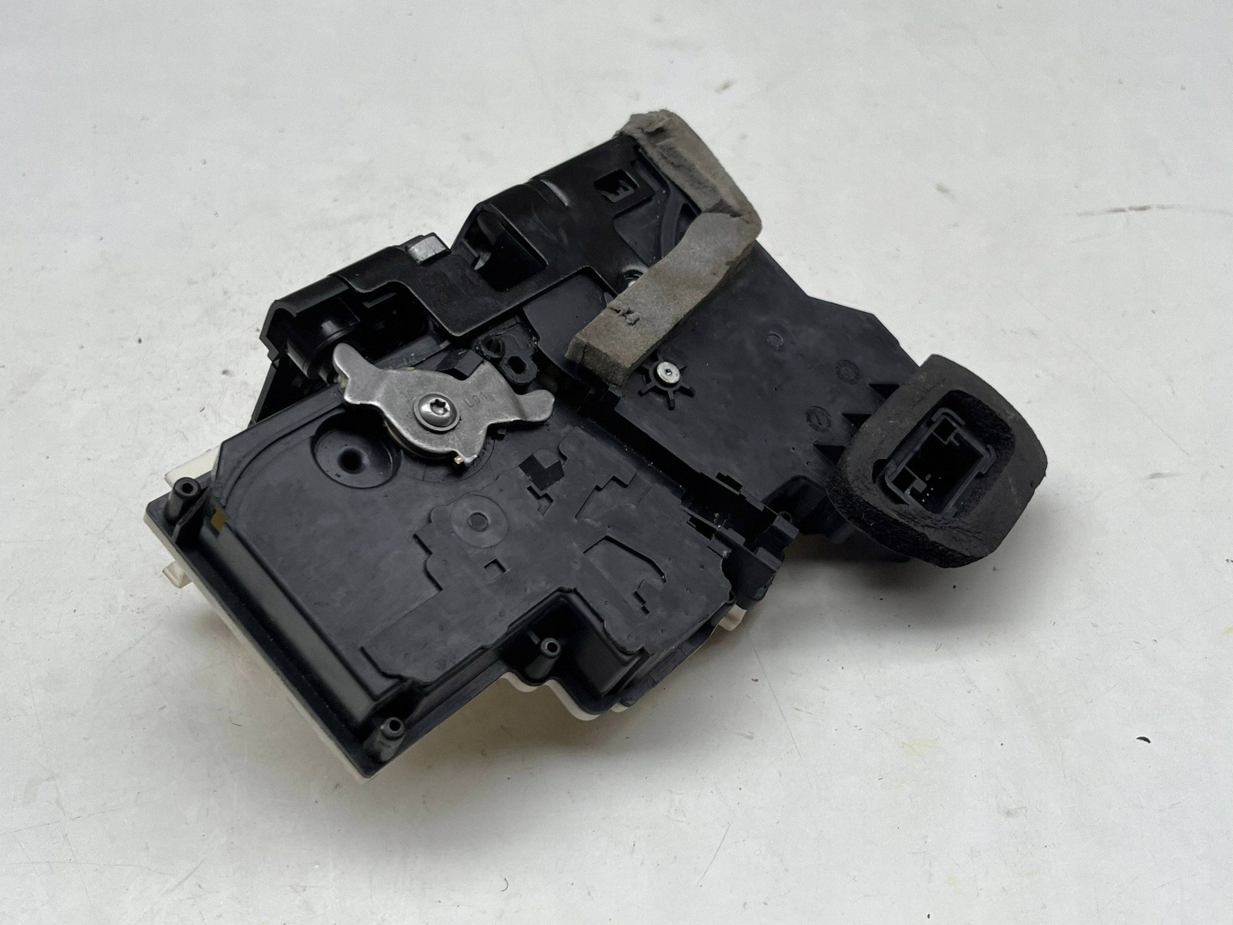 AUDI A6 C8 lock door left rear part 4K0839015P @M