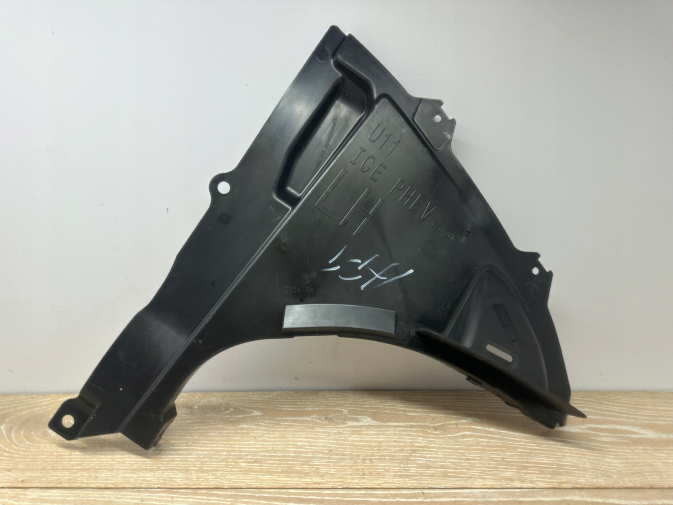 BMW X1 U11 mudguard TROJKAT left front 9465703