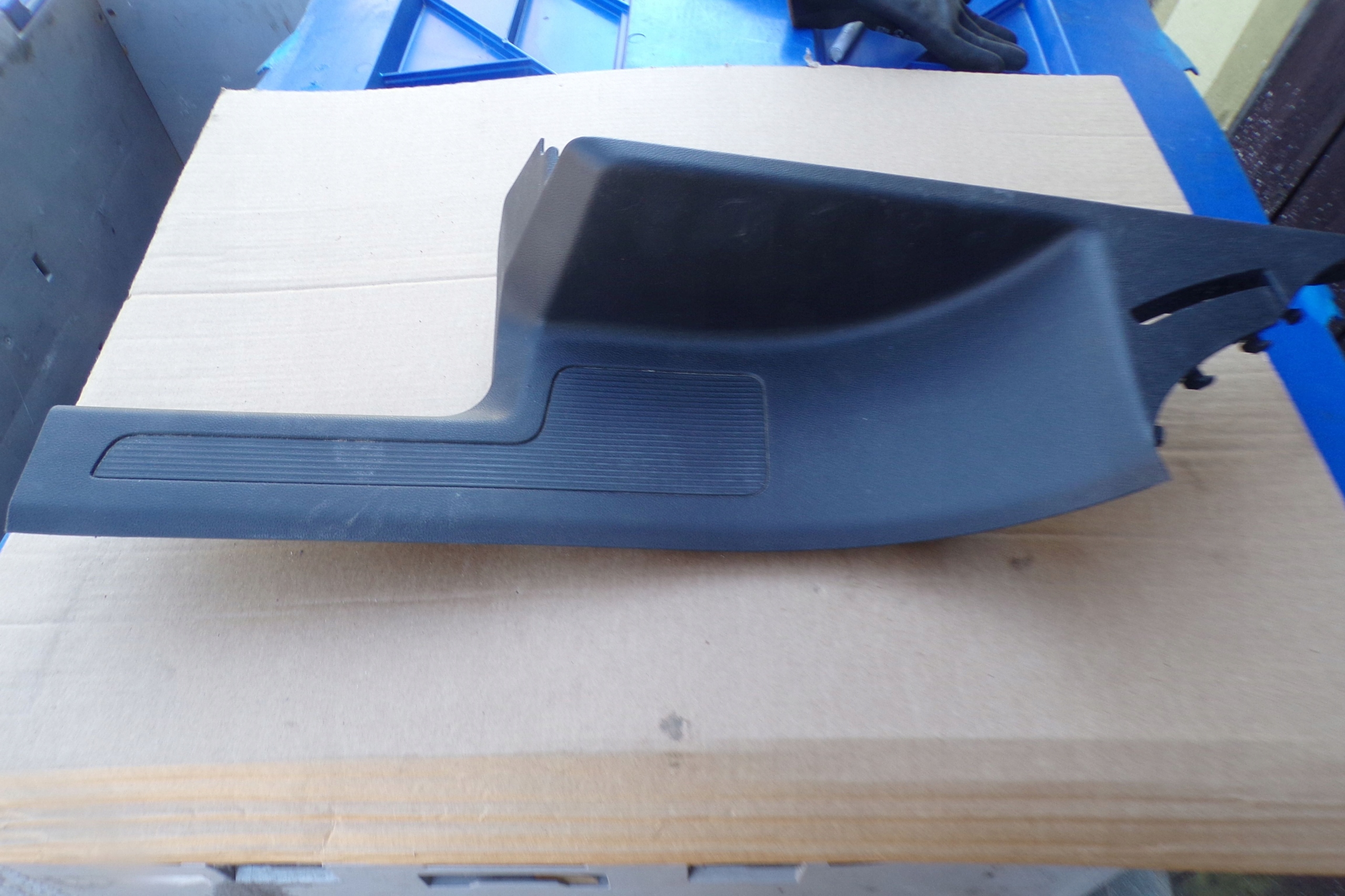 OSŁONA SŁUPKA PROGU LEWA 5NL863735A VW TIGUAN II