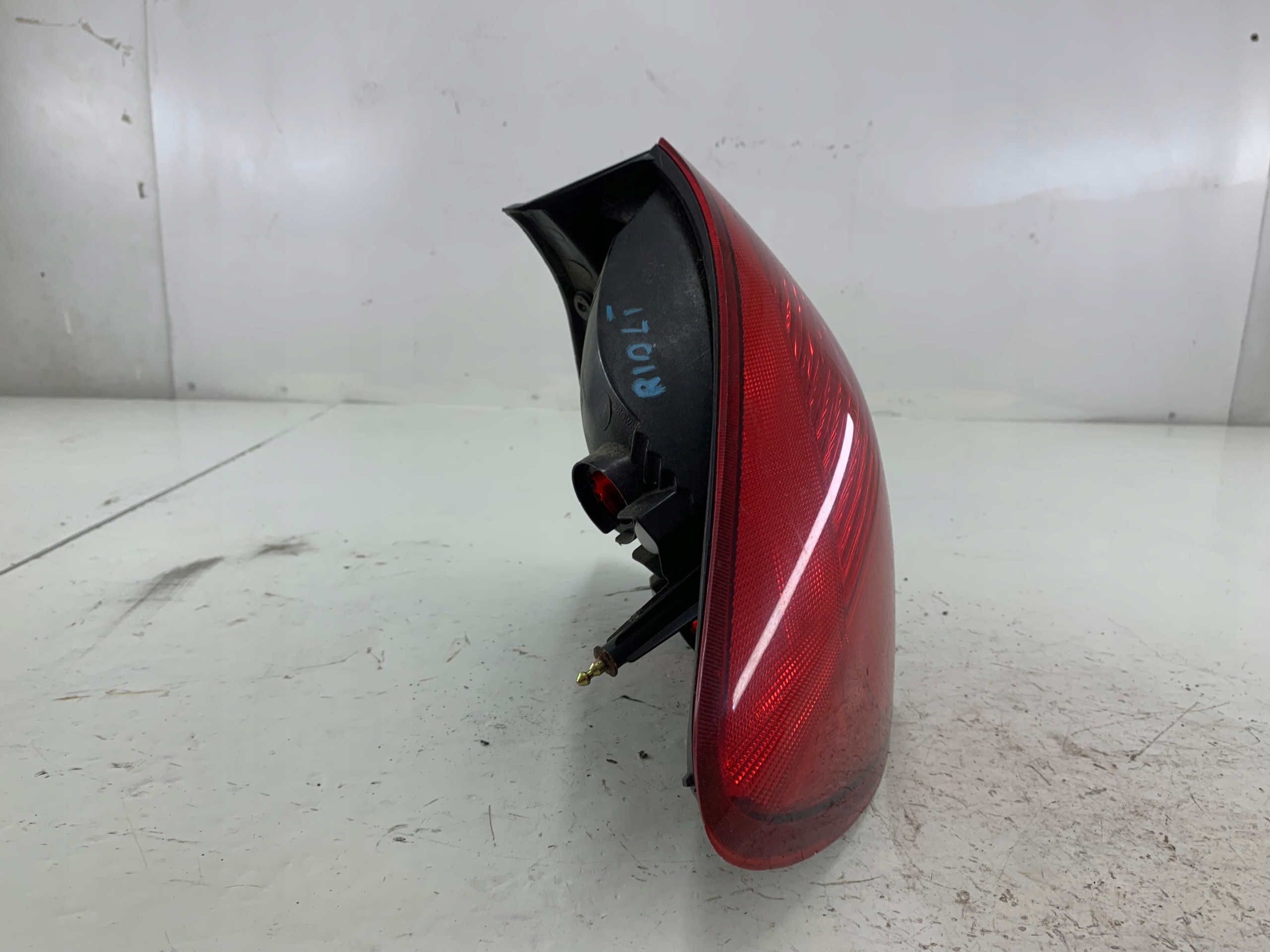 KIA RIO and LIFT KOMBI light left rear part