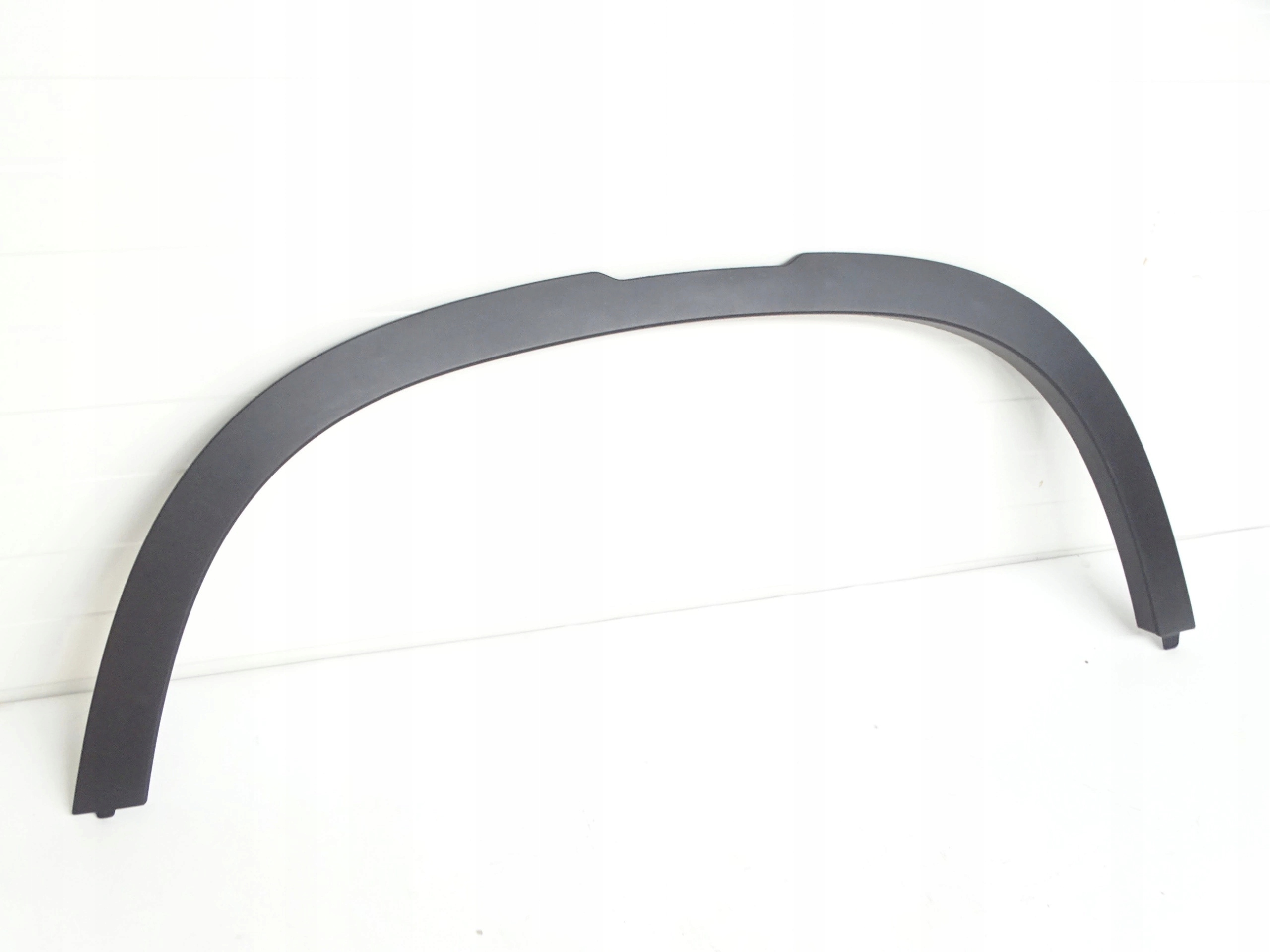 LR130586 - накладка на крыло LH NEW DEFENDER 2020-