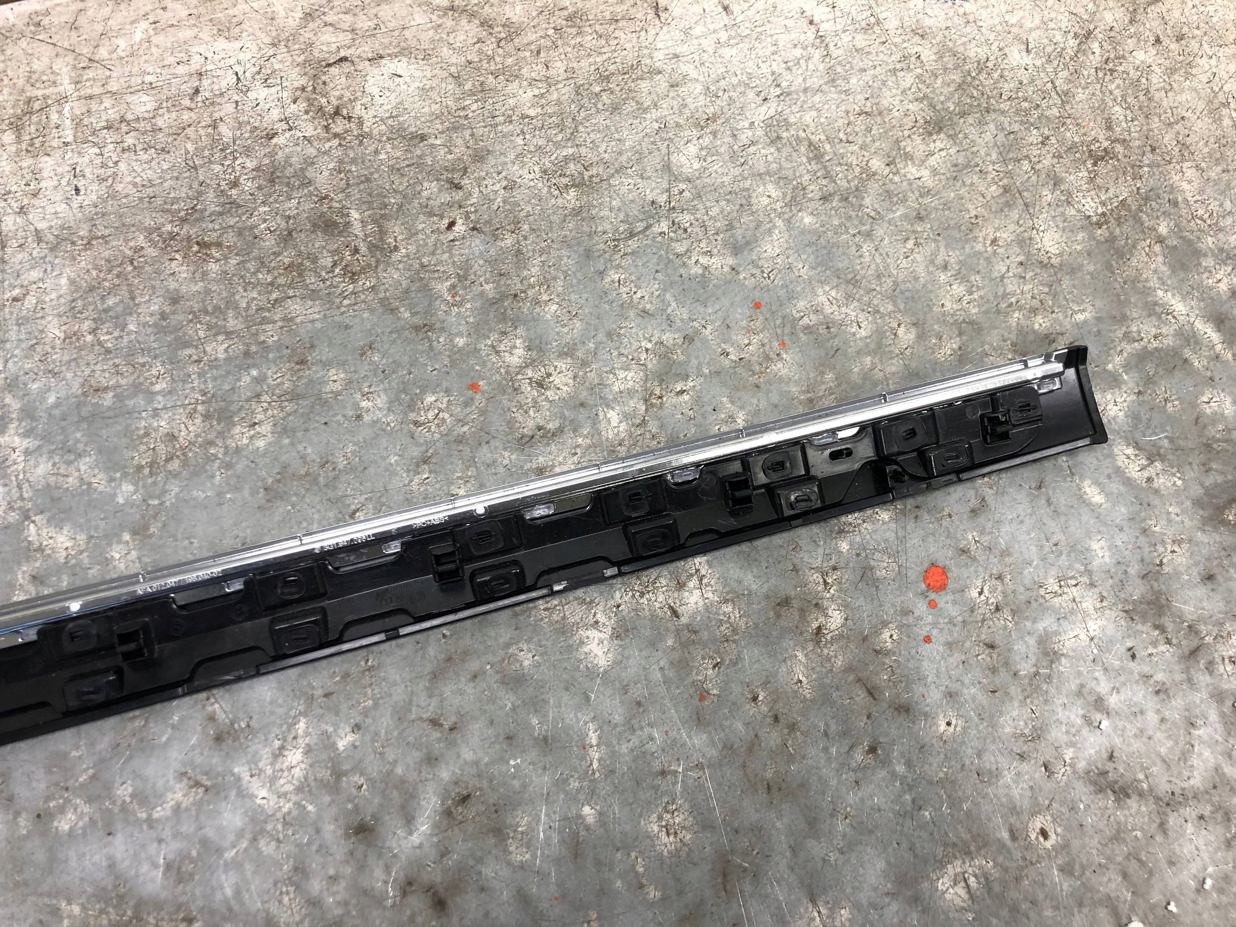 Moulage DEKOR Console VW PASSAT B8 LIFT 3G1853300D