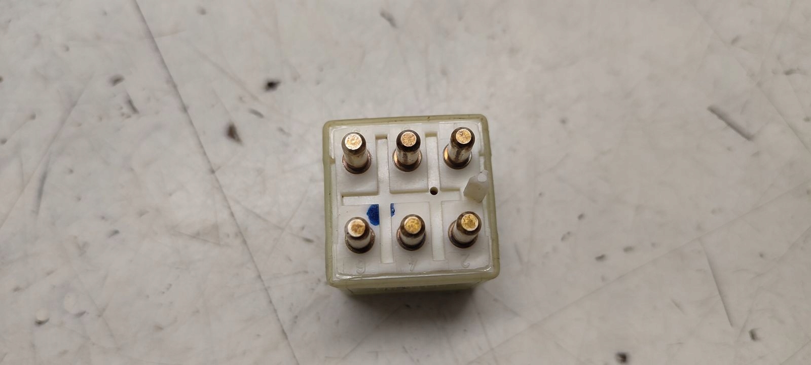 Relay Mercedes W124 2,2b
