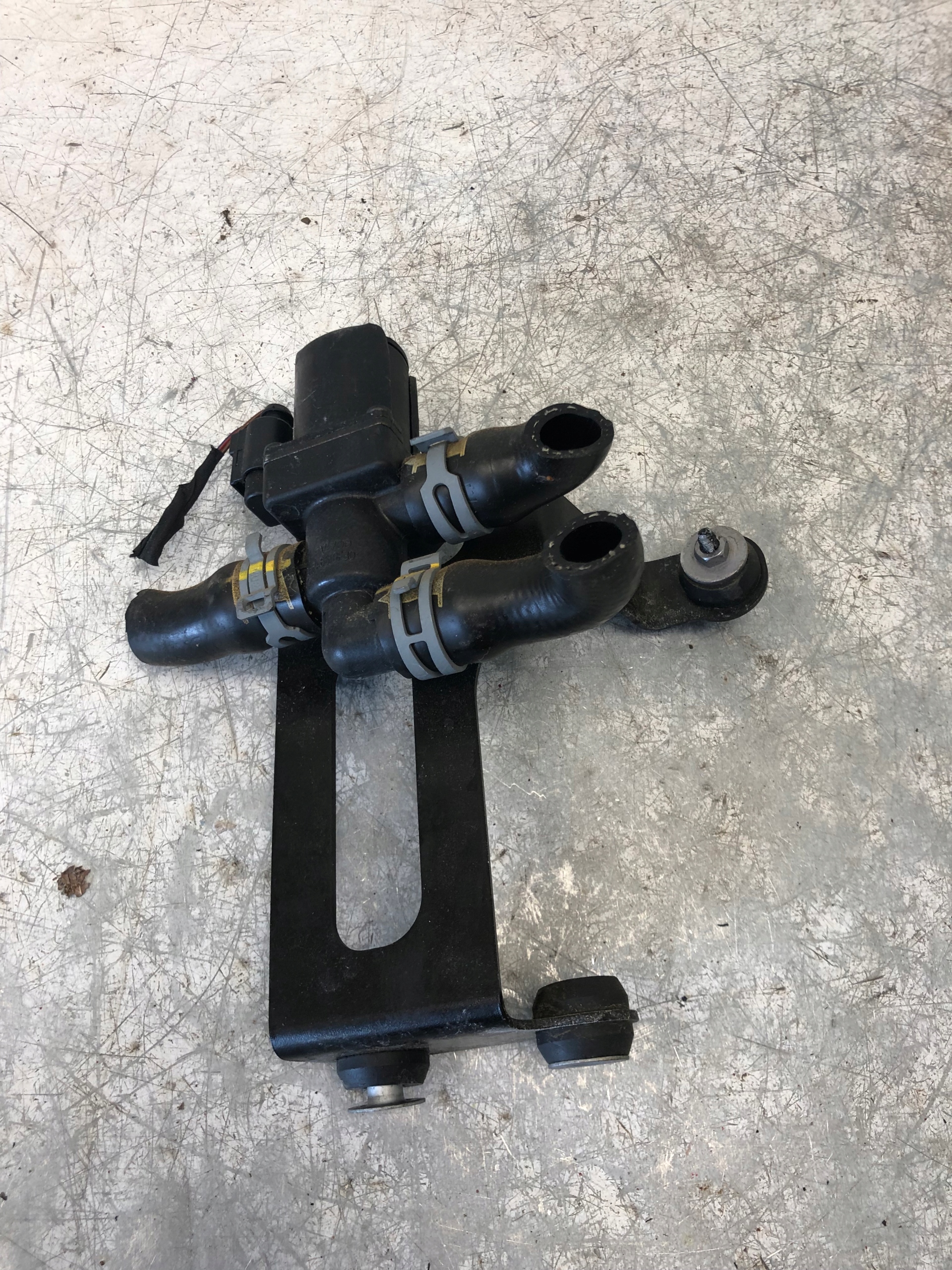 supplementary water pump AUDI Q5 8R0820035A