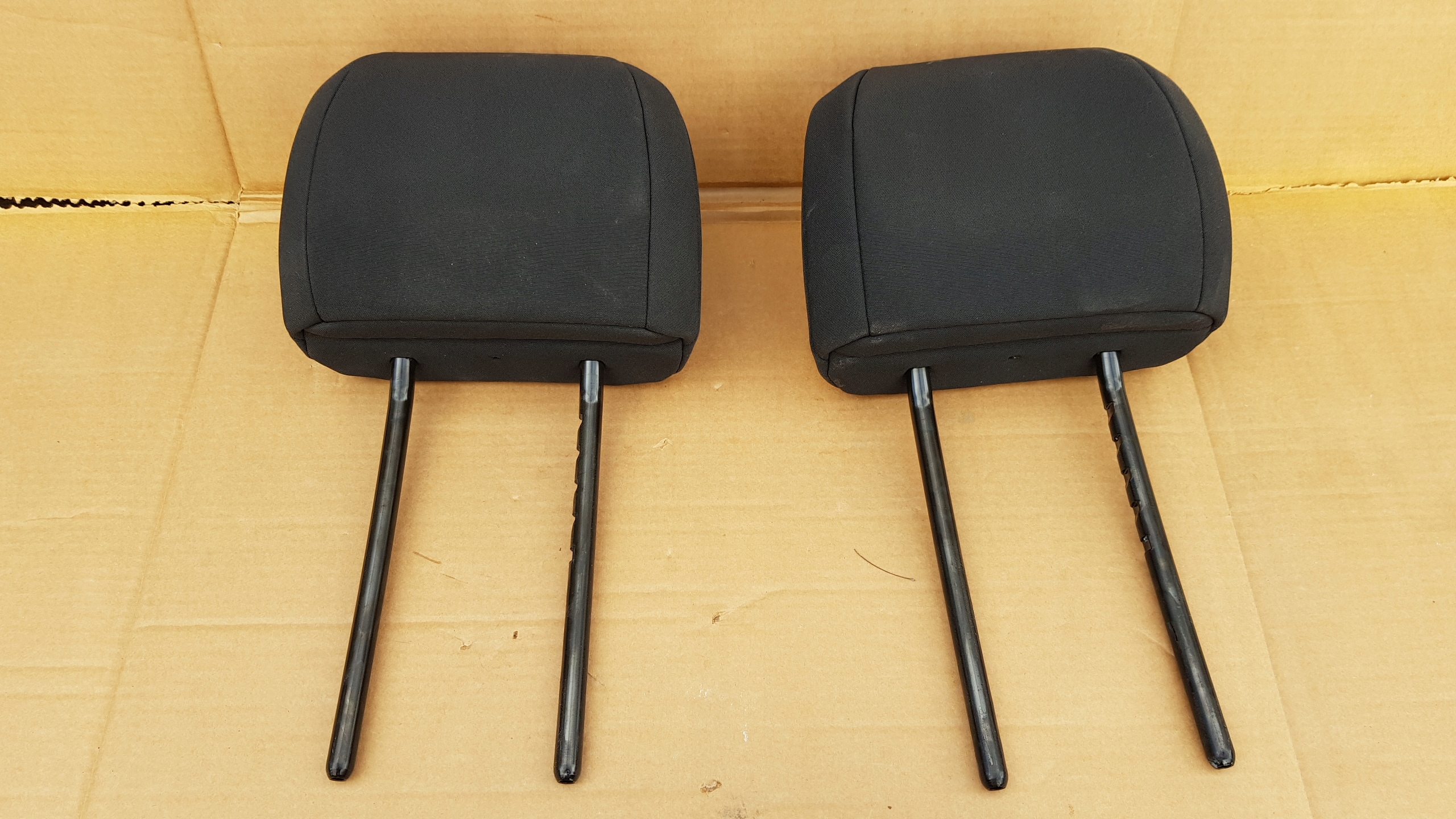 COMBO E RIFTER BERLINGO 18- ZAGŁOWEK FOTEL PRZÓD