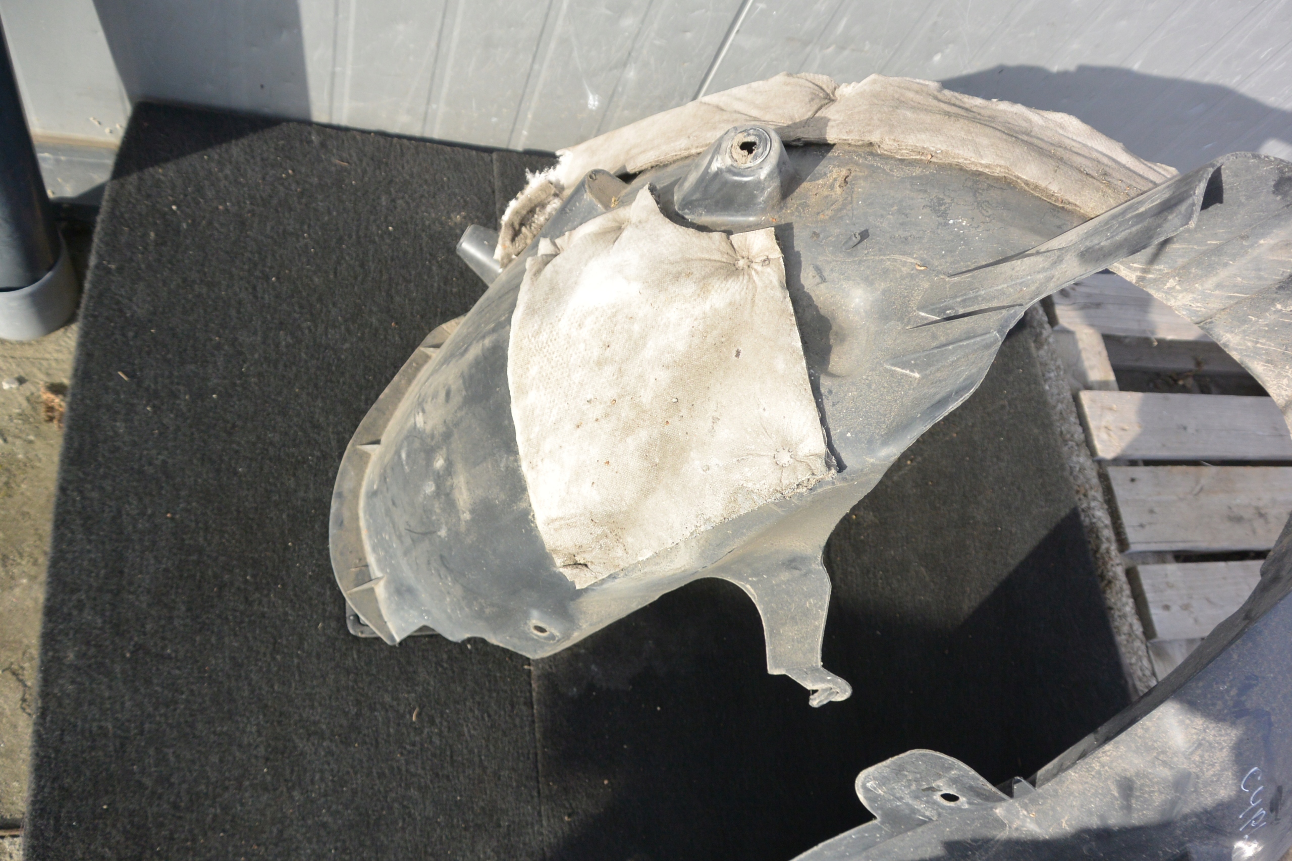 mudguard left front CITROEN C4 PICASSO II 9806458180