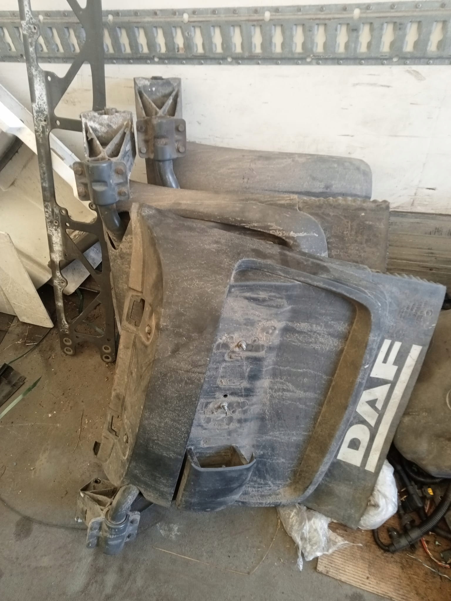 BŁOTNIK NADKOLE RURA CHLAPACZ DAF 106