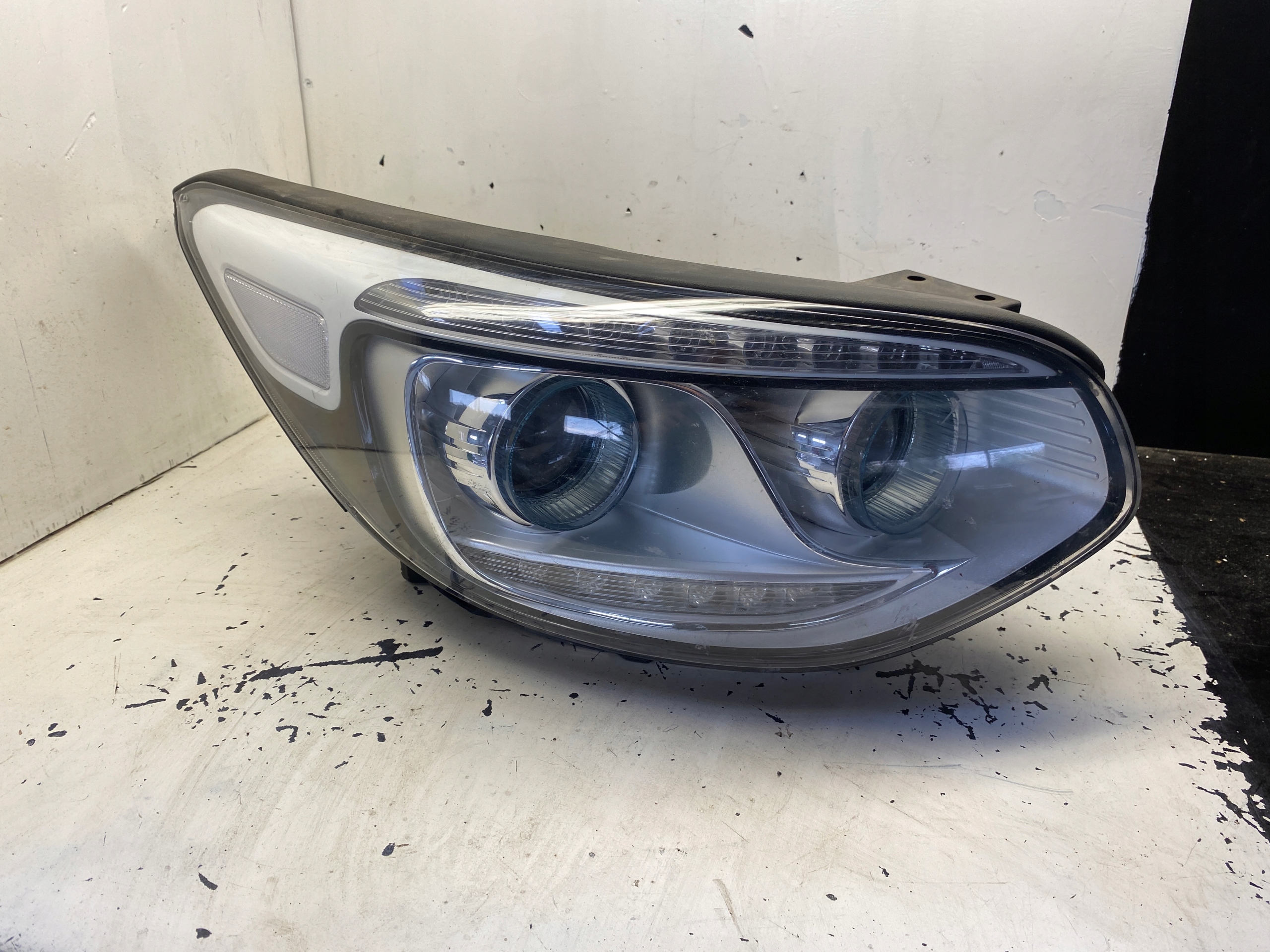 KIA SOUL II ФАРА ПРАВЫЙ ПЕРЕД