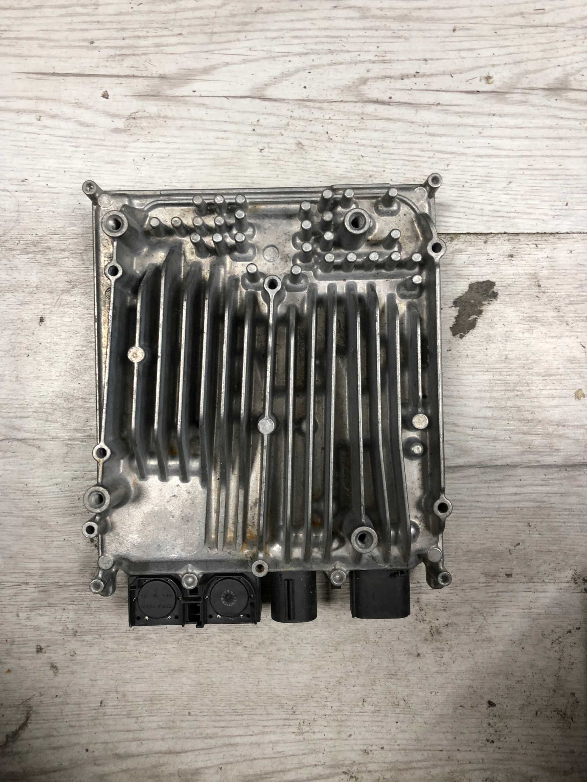 PRZETWORNICA NAPIECIA VW TOUAREG 4M0959663E Numer katalogowy czesci 4M0959663E