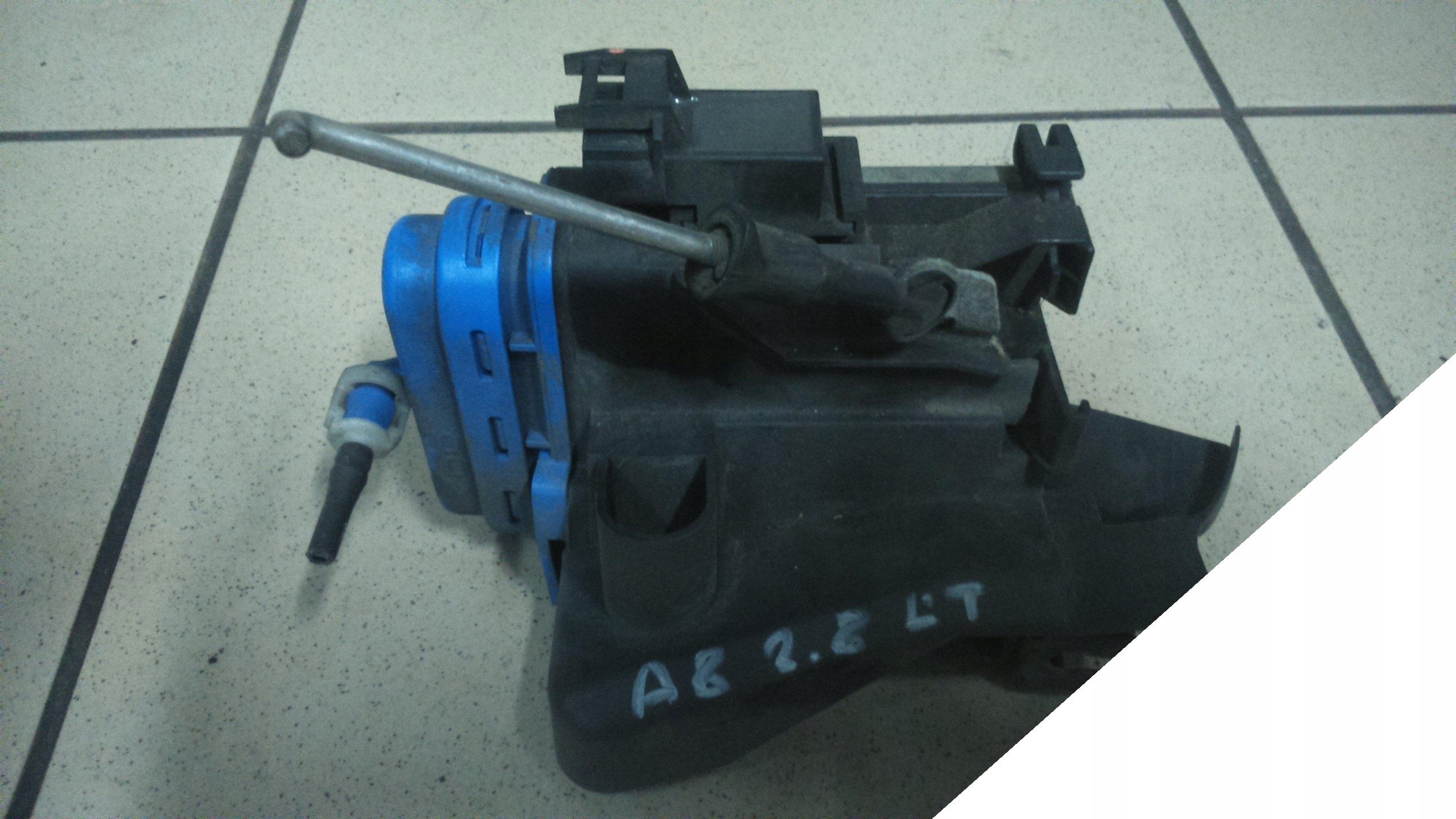 AUDI A8 D2 94-02 ZAMEK LEWY TYLNY 4D0839015D 3 PIN