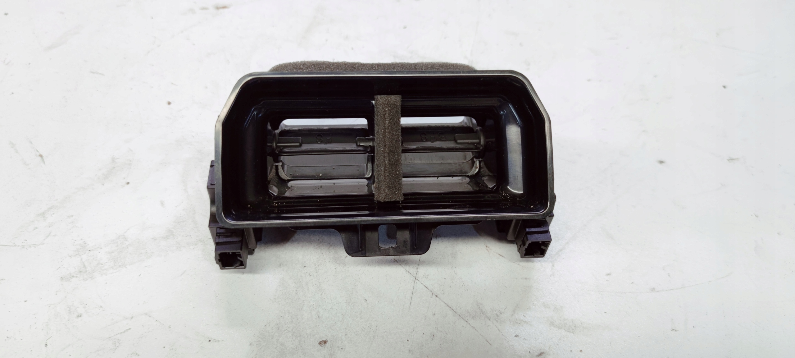 WOLT KANAL luft heck AUDI A6 C8 4K0857042A
