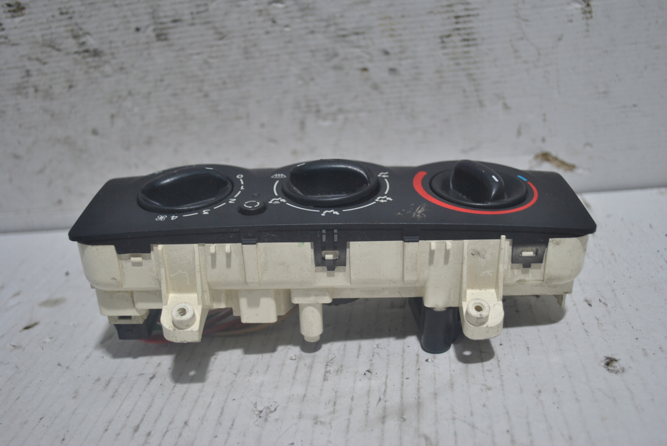 PANEL rešetka ventilacije RENAULT THALIA 8200147157 RENAULT
