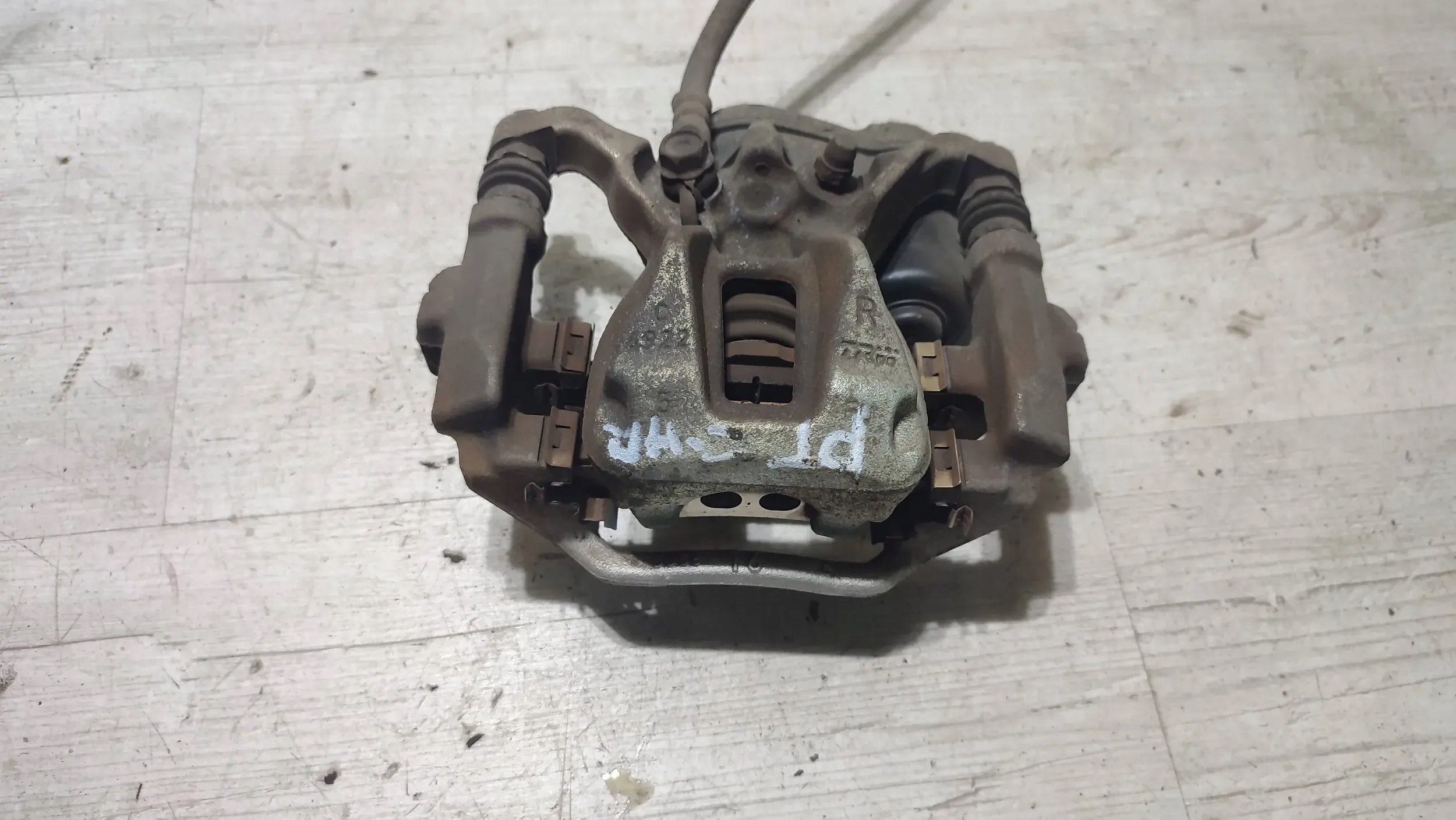 Toyota C-HR and 1.2 19r rear part side right caliper