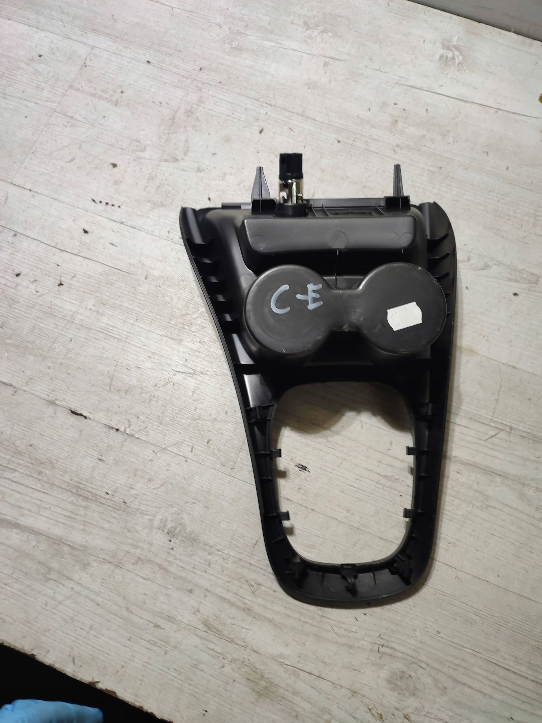 Opel Corsa E 2018 bracket for kubki frame drazka