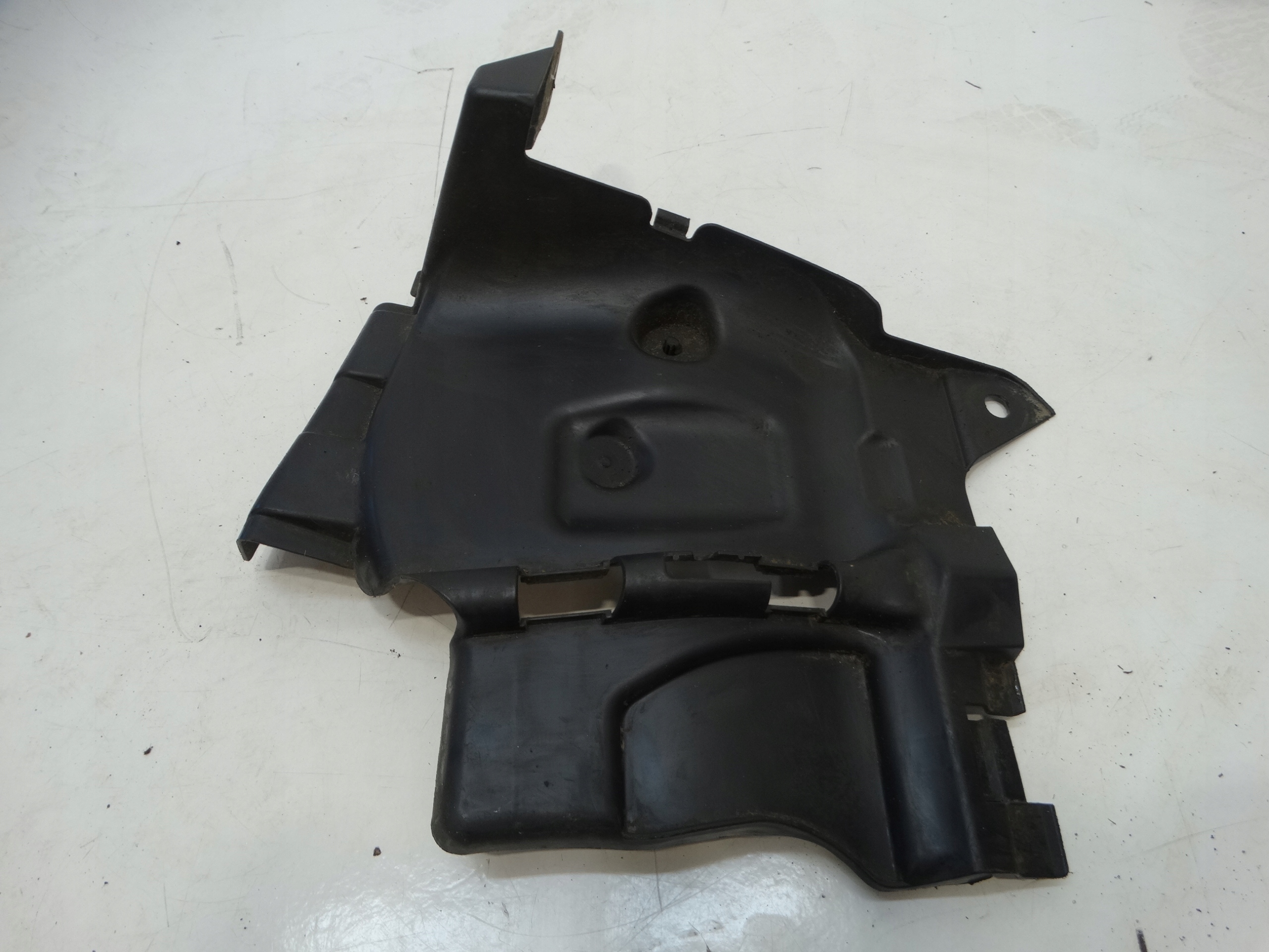 mudguard left rear. DACIA RENAULT 2017R.- 638313975R