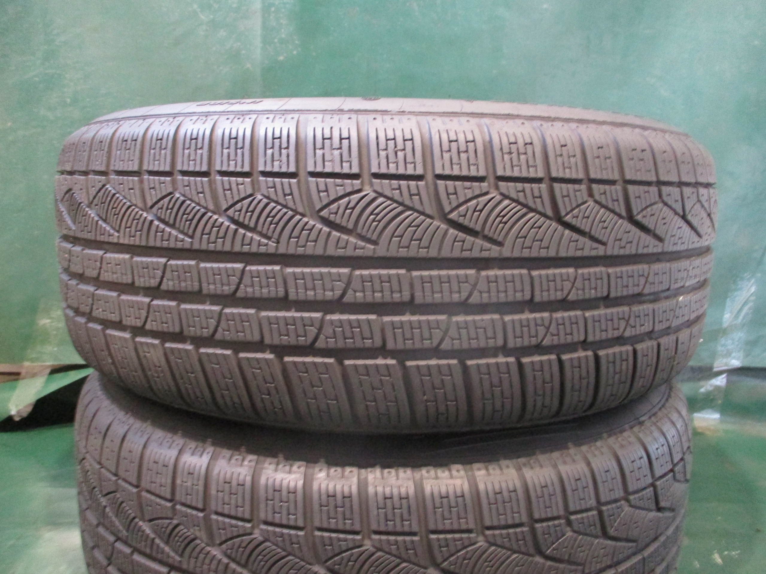 2 opony zimowe używane 245/50R18 Pirelli Sotto RFT 6,5 mm r. 2018 Sezon zimowe