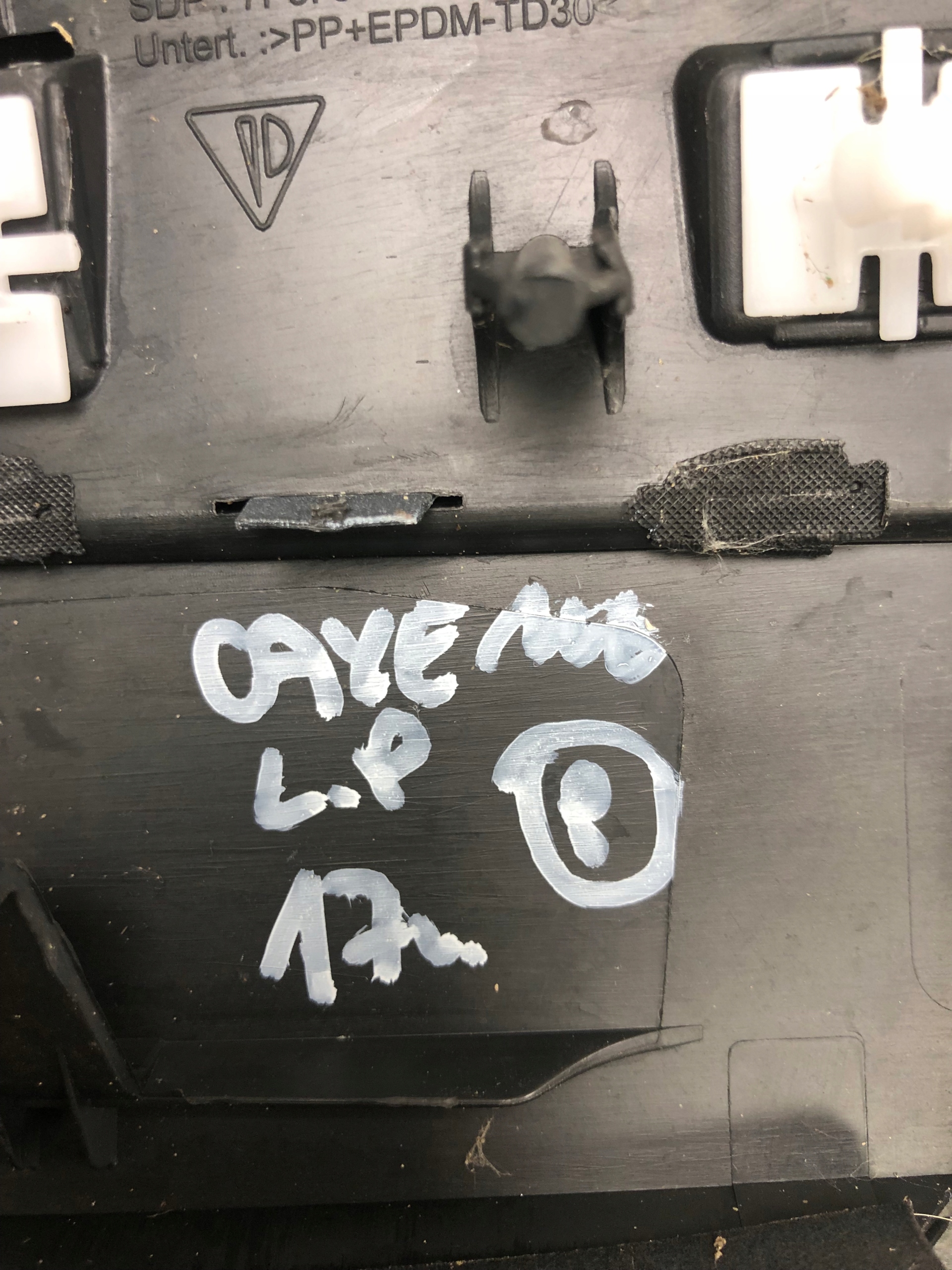 lišta blatníku levý předek BIALA PORSCHE CAYENNE 7P5854959D