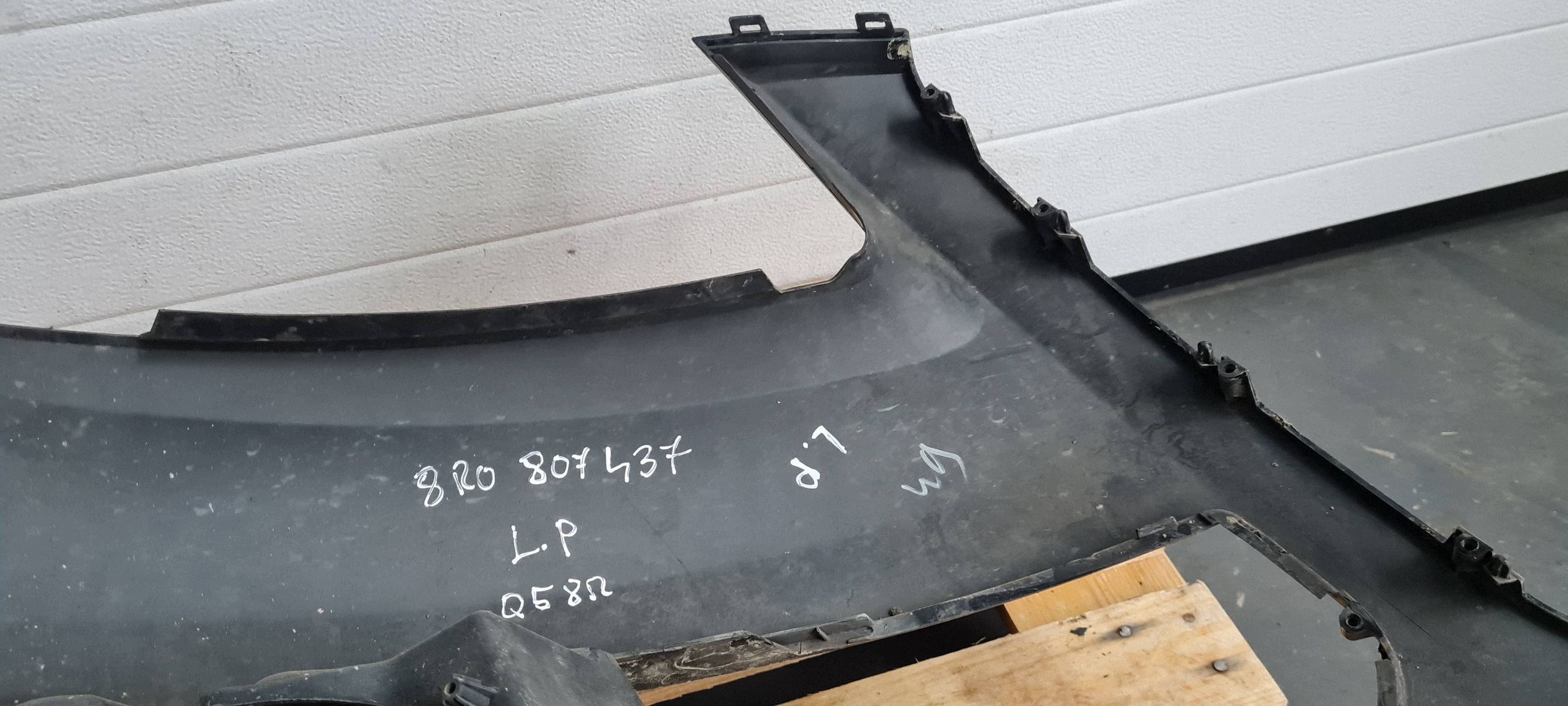 Q5 8R corner of a bumper bumper left front front 8R0807437